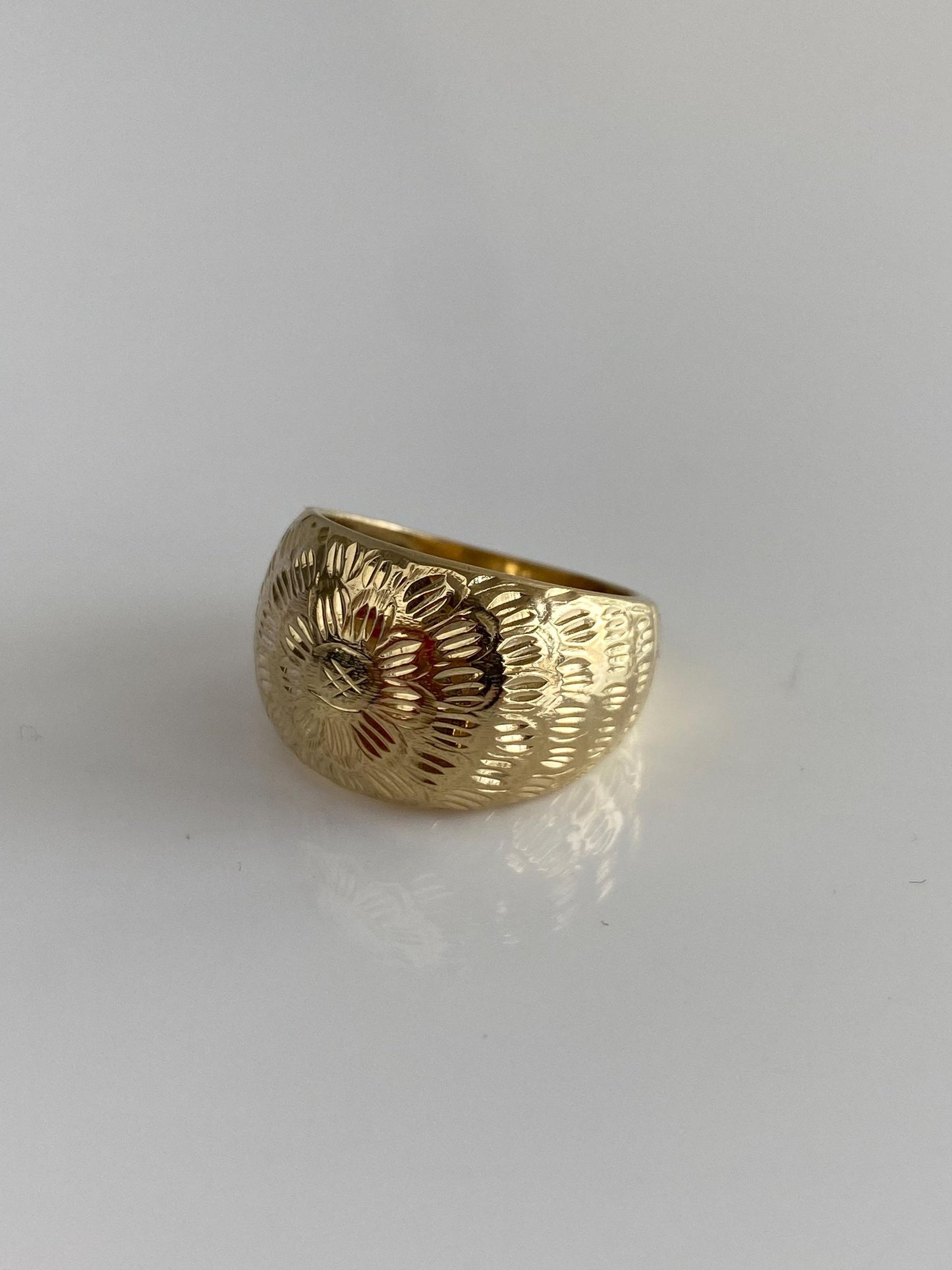 Vintage Solid 14k Yellow Gold Diamond Cut Domed Ring - Size 5.75