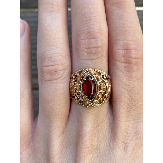 Vintage Solid 10k Yellow Gold Pink Sapphire Swan Open Work Ring Band - Size 6.5