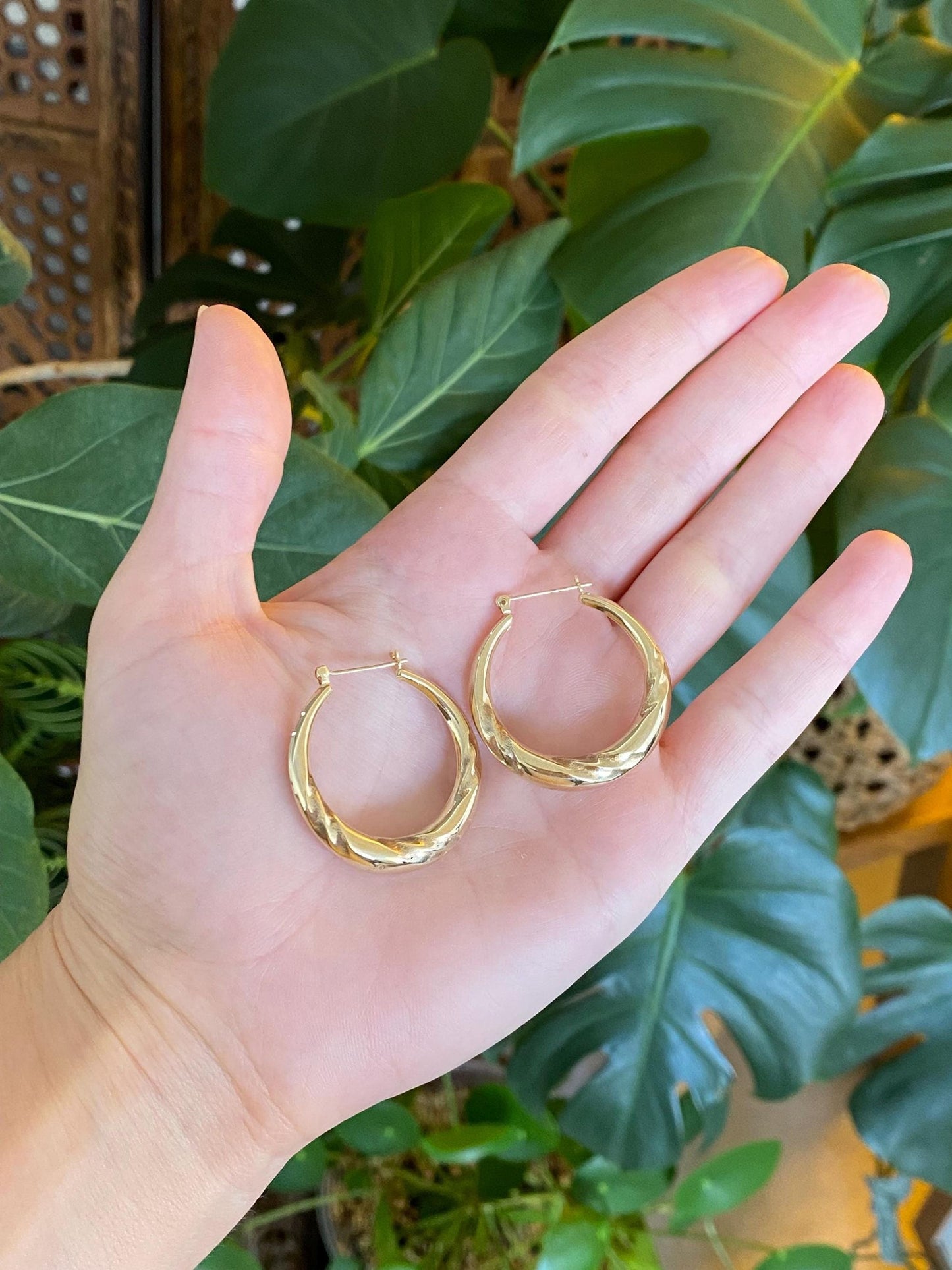 Vintage 14k Yellow Gold Tapered Twist Design Hoop Earrings