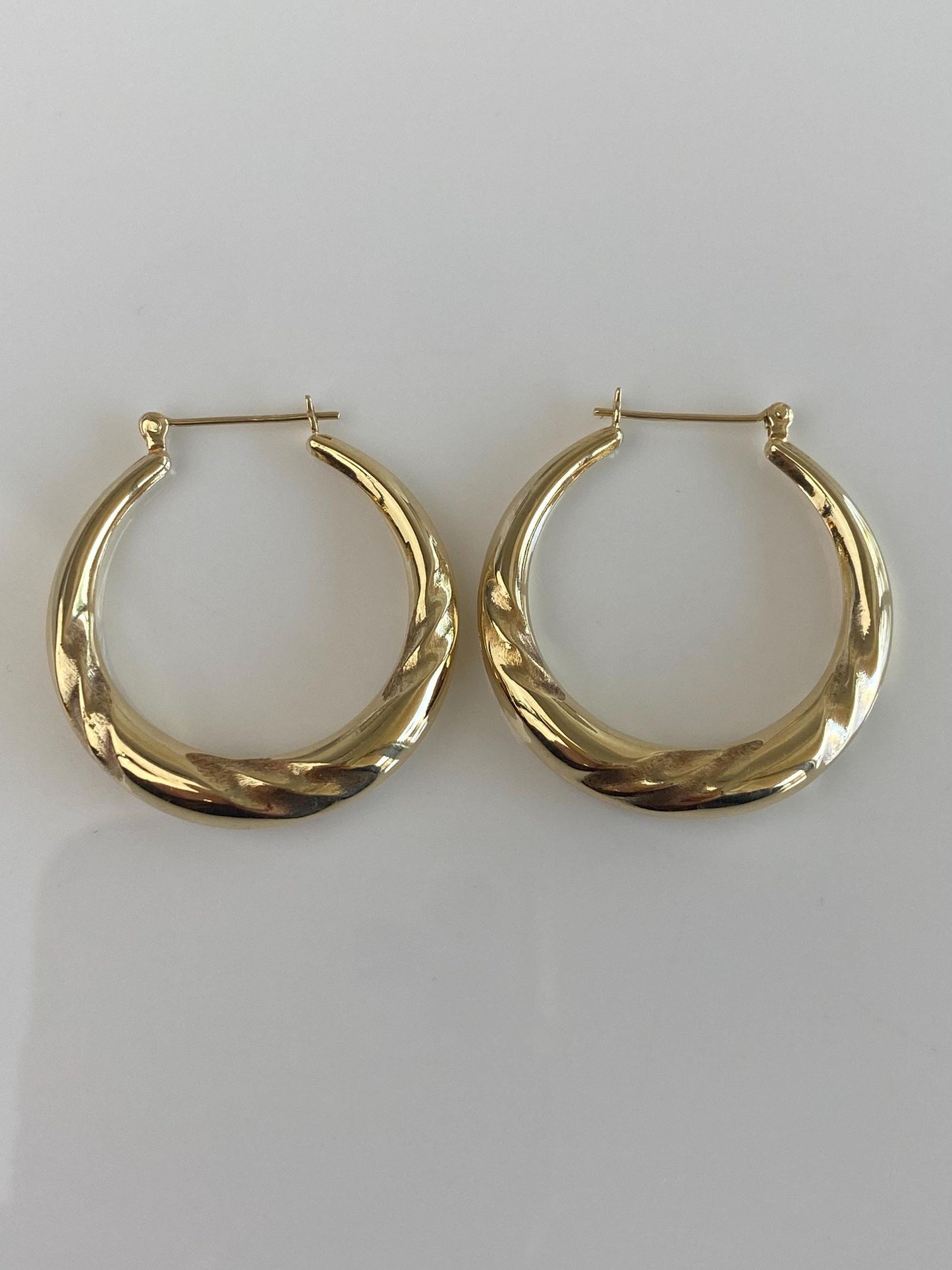 Vintage 14k Yellow Gold Tapered Twist Design Hoop Earrings