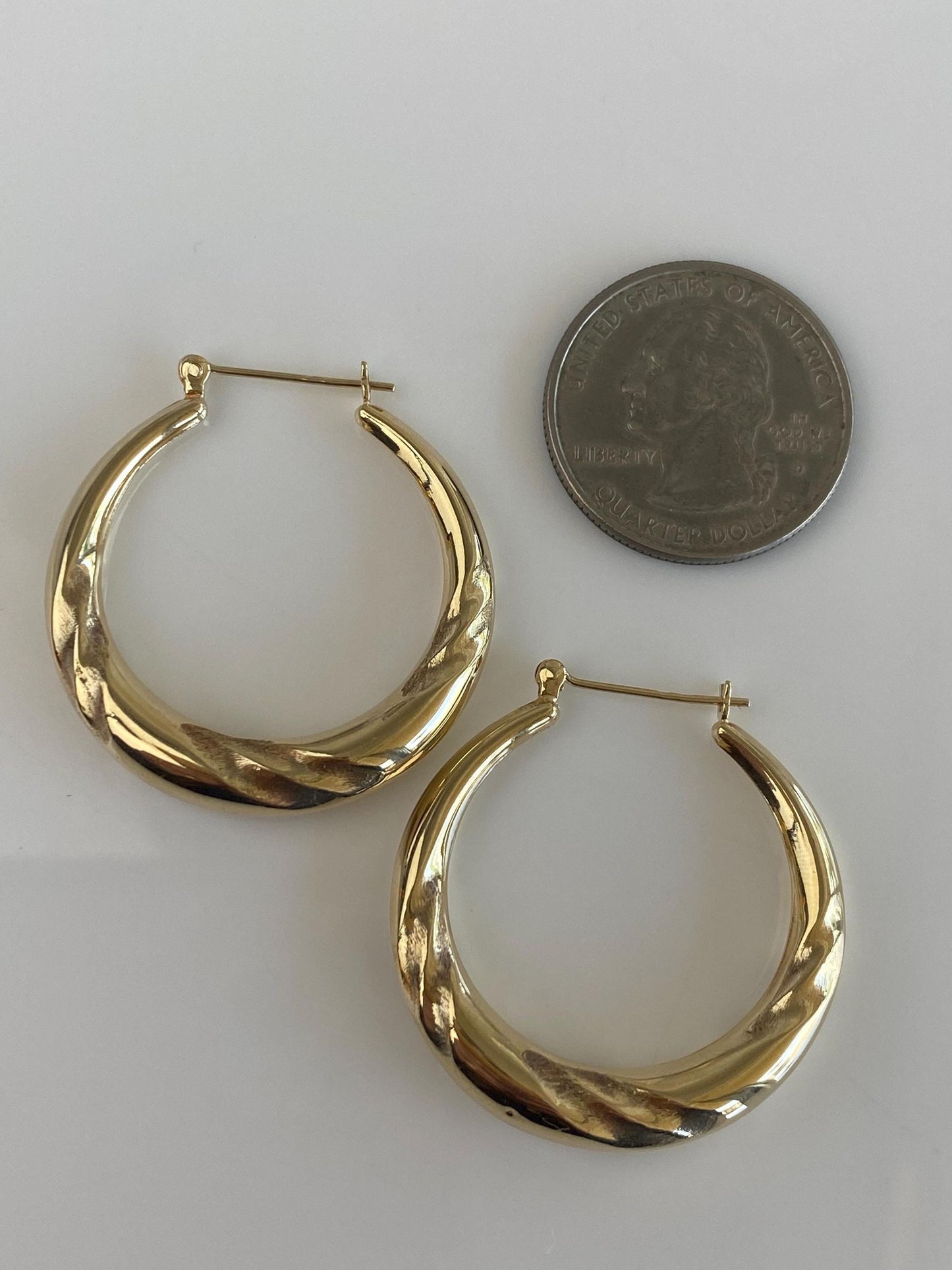 Vintage 14k Yellow Gold Tapered Twist Design Hoop Earrings