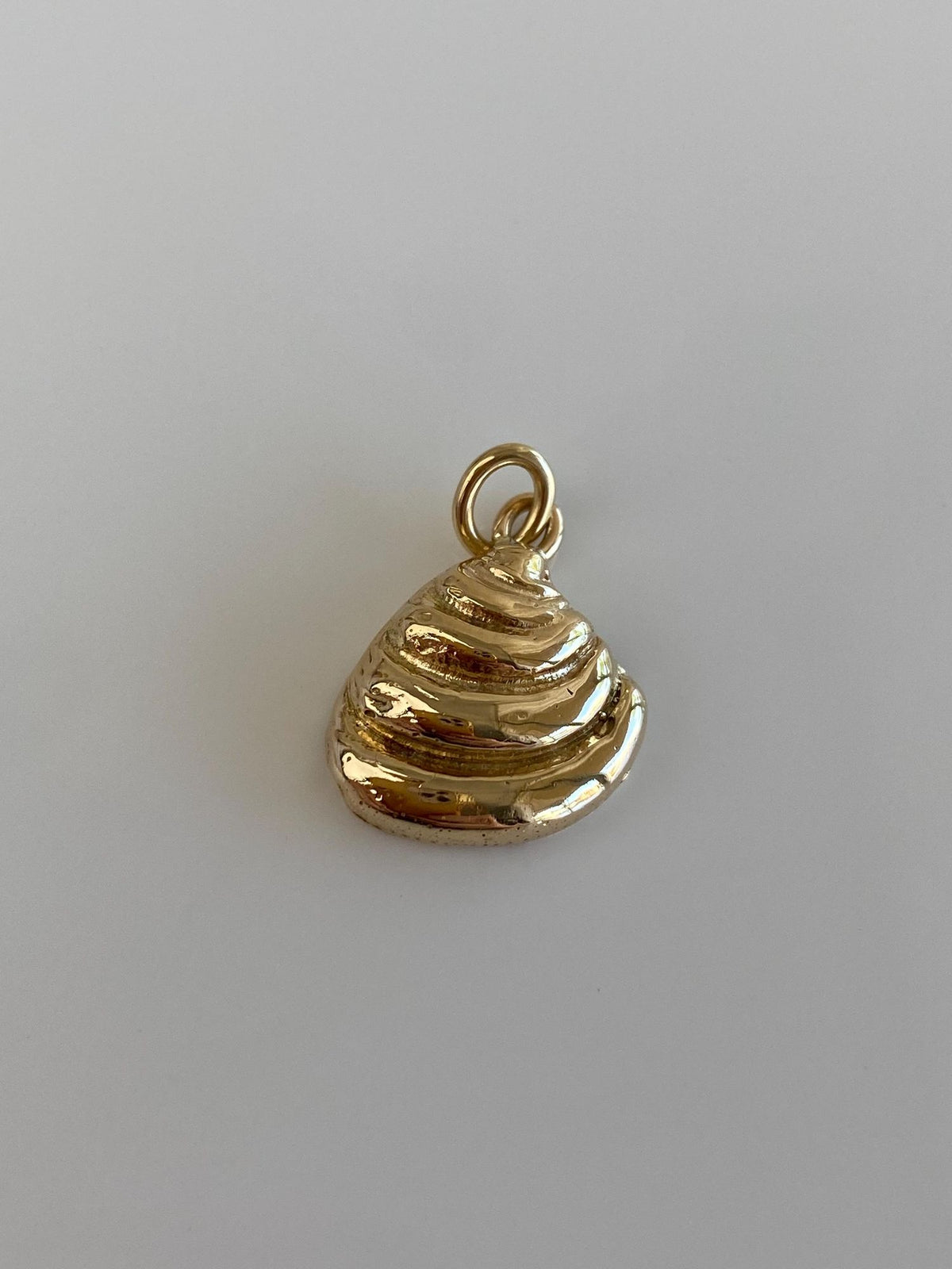 Vintage Solid 14k Yellow Gold Shell Charm