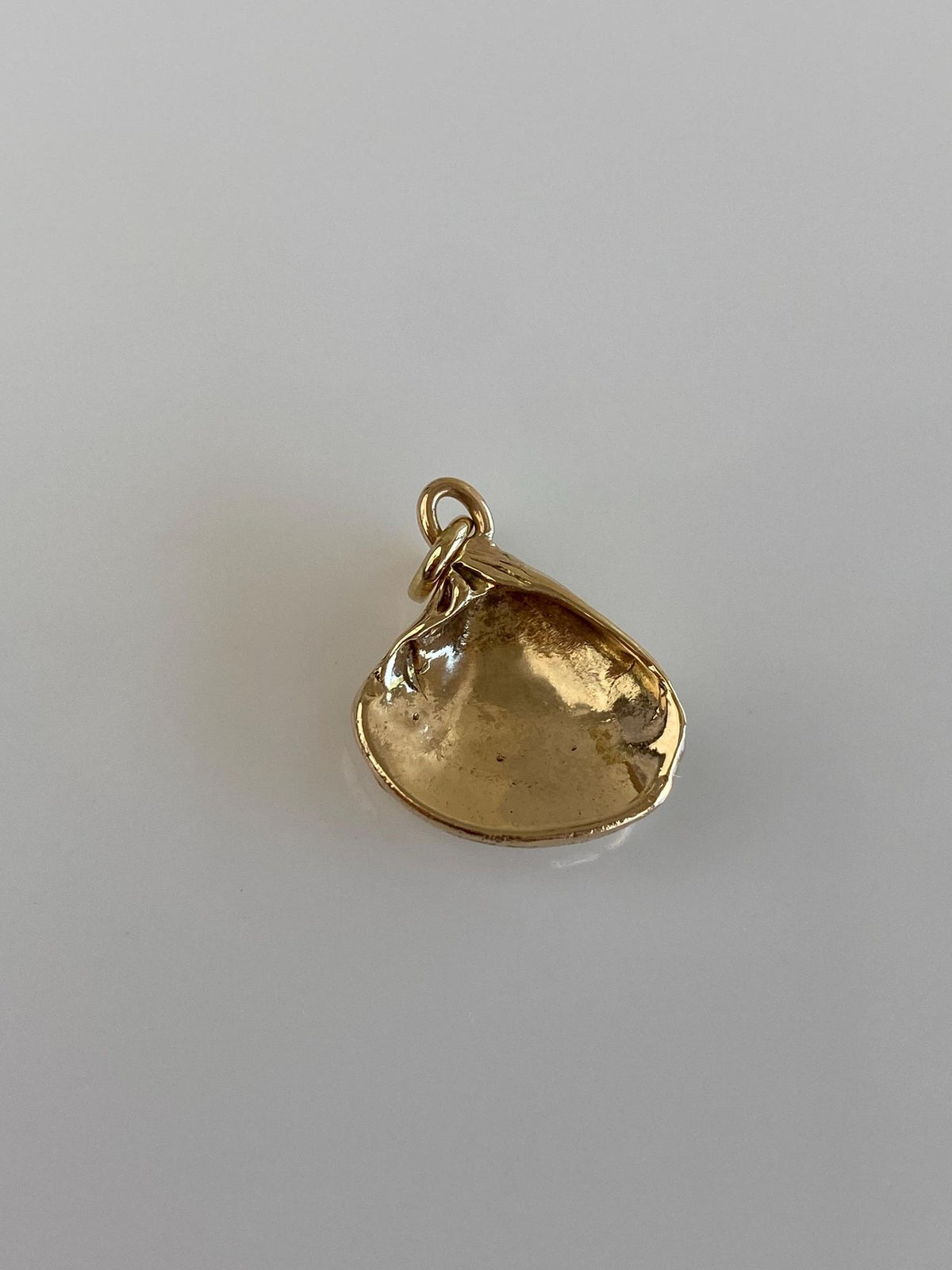 Vintage Solid 14k Yellow Gold Shell Charm