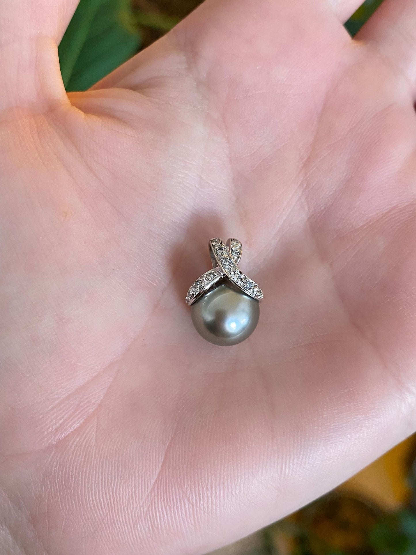 Vintage Solid 14k White Gold Diamonds Grey Pearl Charm