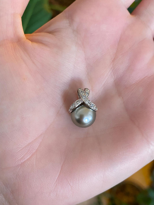 Vintage Solid 14k White Gold Diamonds Grey Pearl Charm