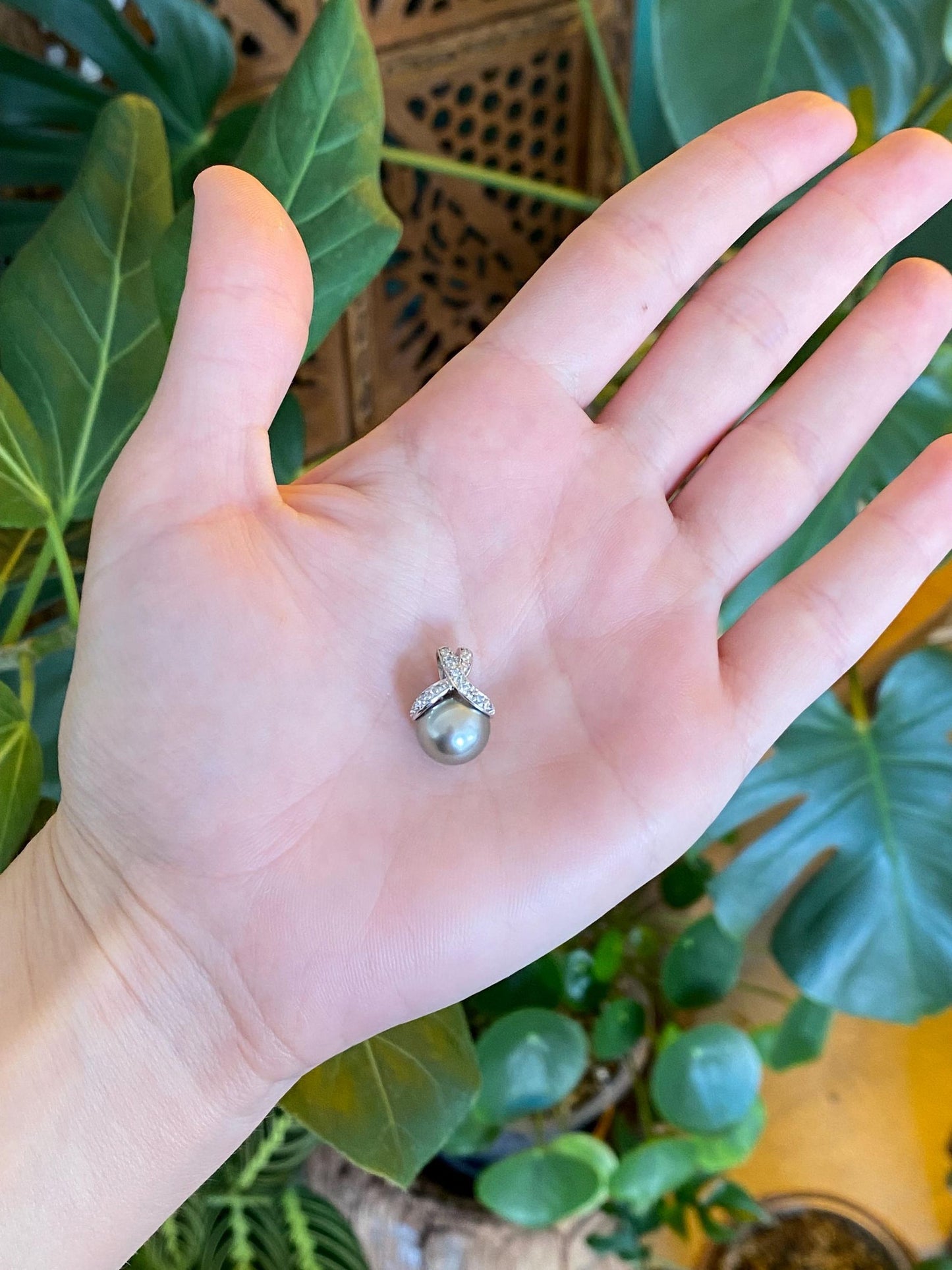 Vintage Solid 14k White Gold Diamonds Grey Pearl Charm