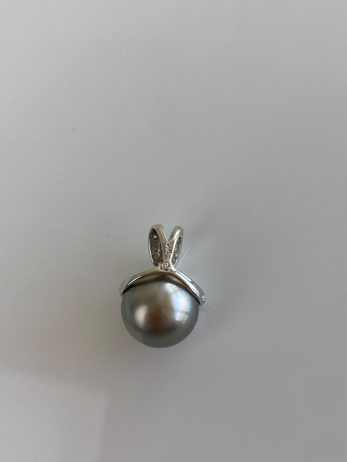 Vintage Solid 14k White Gold Diamonds Grey Pearl Charm