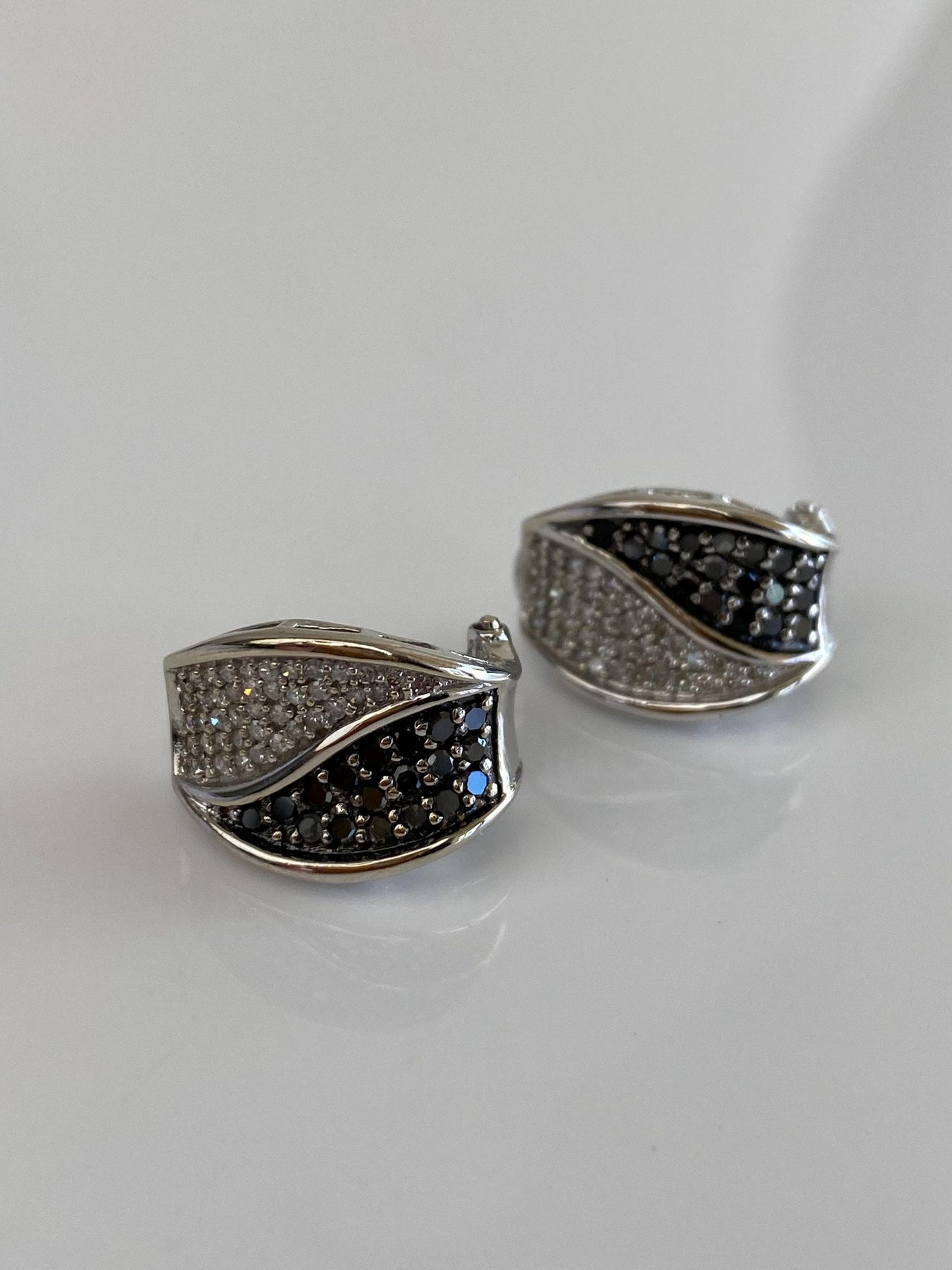 Vintage Solid 14k White Gold Clear Diamond & Hematite Drop Earrings