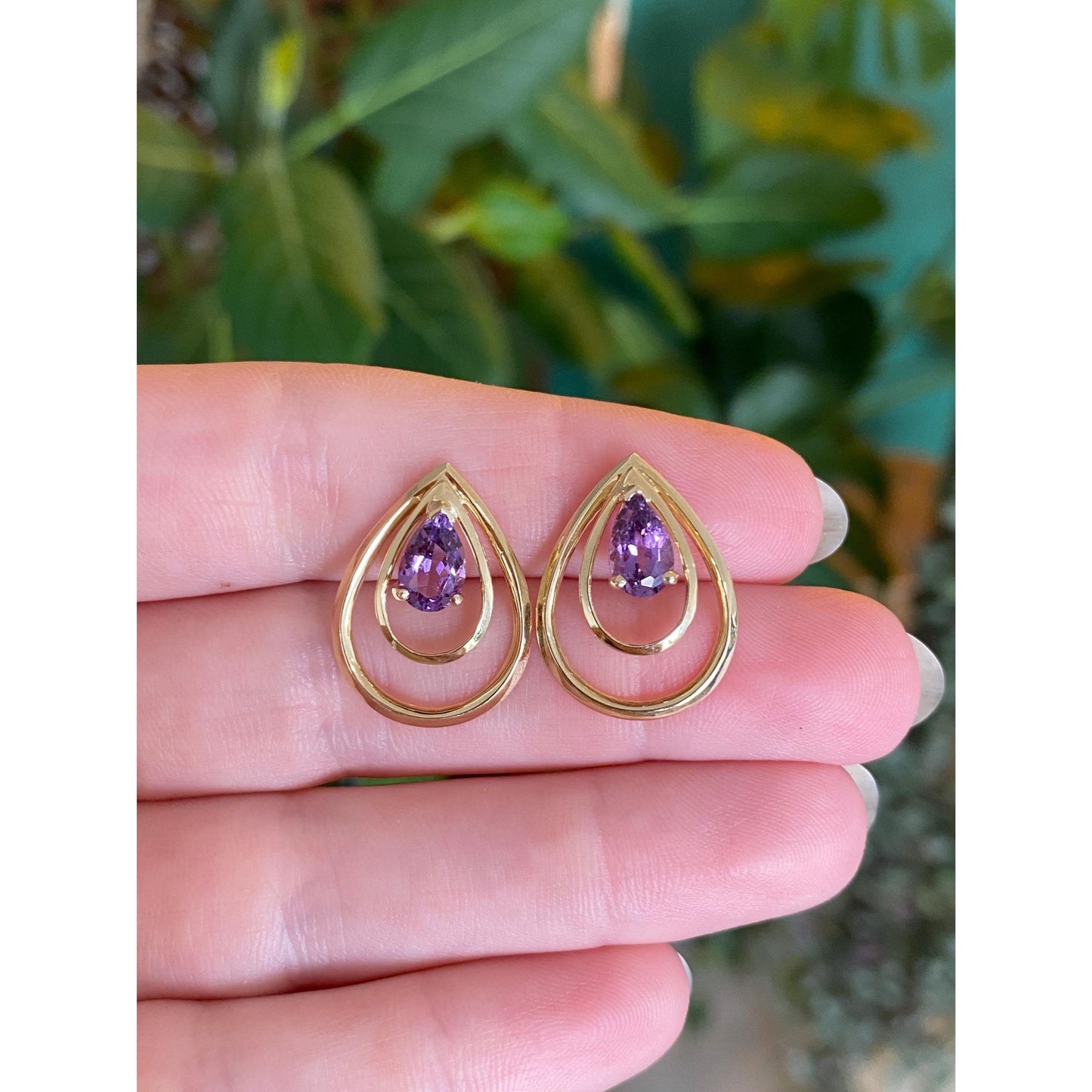 Vintage Solid 14k Yellow Gold Amethyst Teardrop Stud Earrings