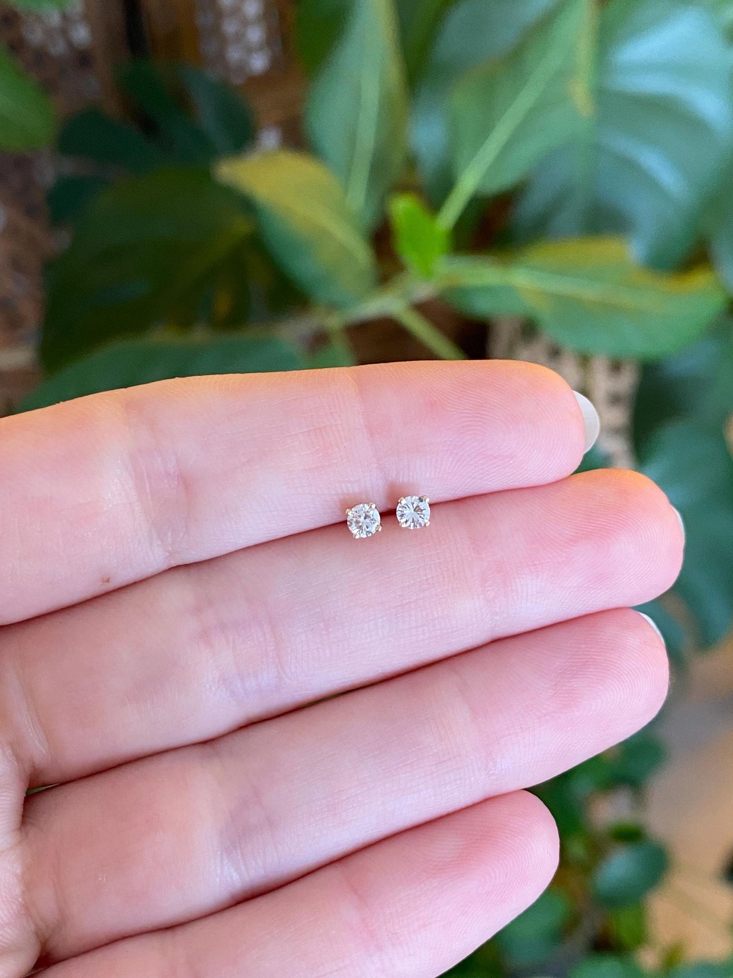Vintage Solid 14k Yellow Gold Diamond Stud Earrings