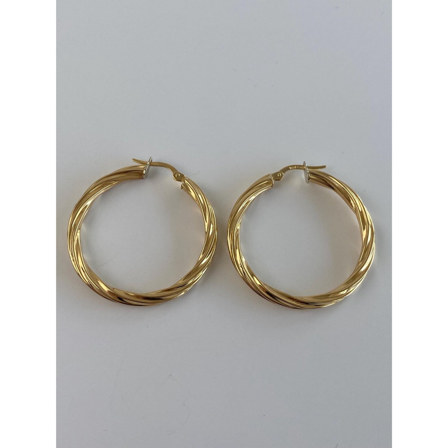 Vintage 18k Yellow Gold Twisted Hoop Earrings