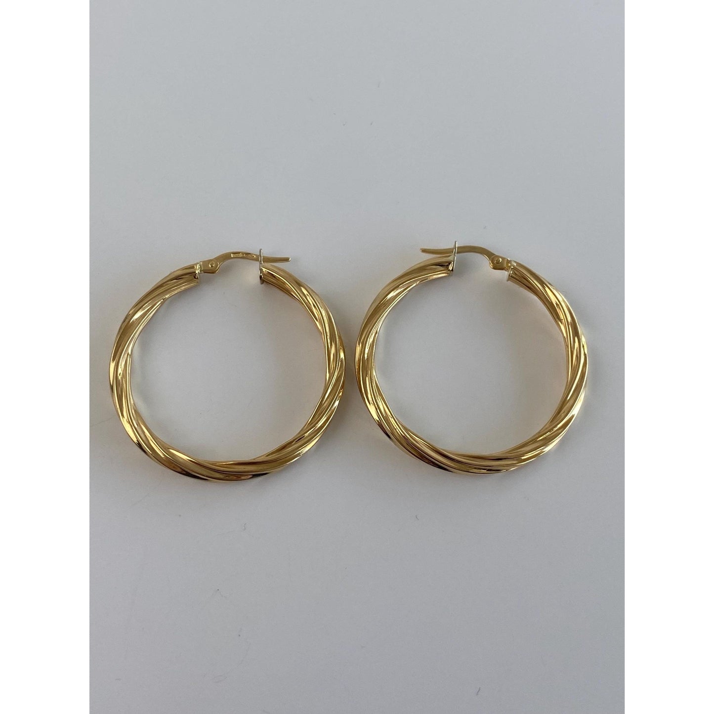 Vintage 18k Yellow Gold Twisted Hoop Earrings