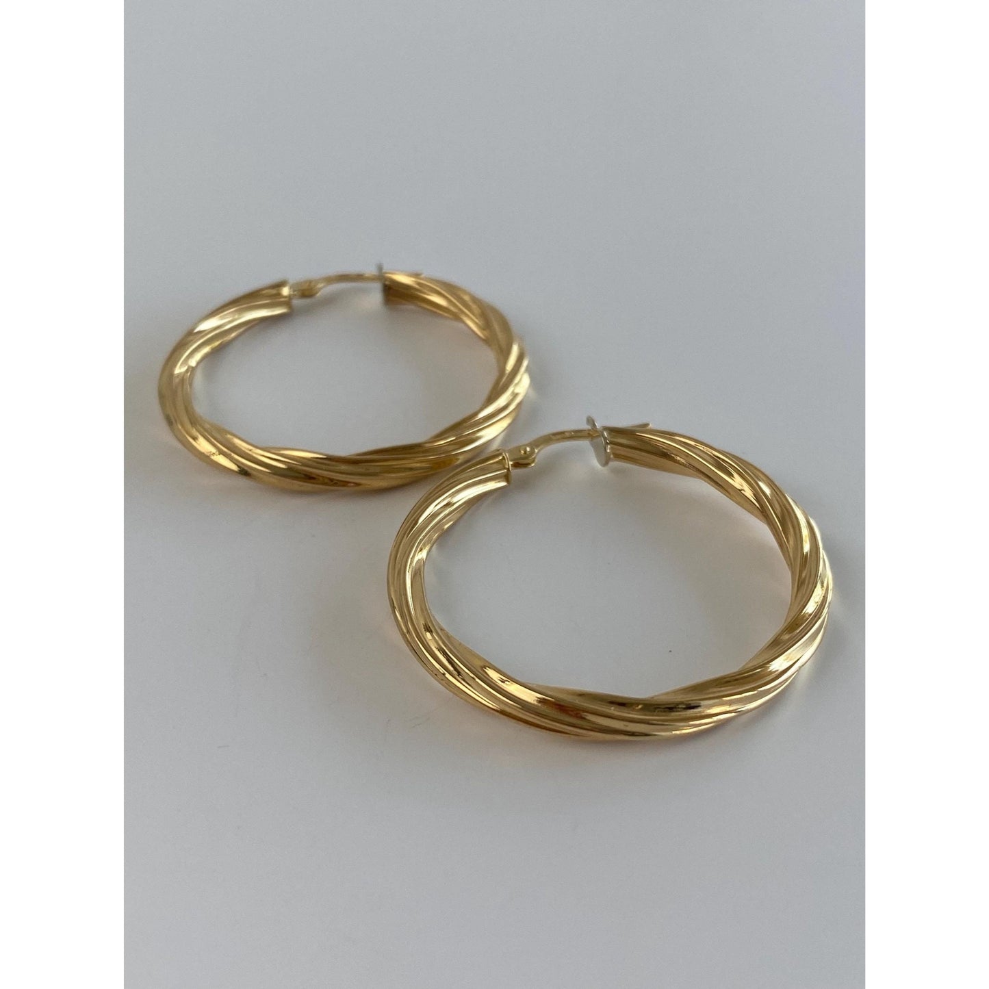Vintage 18k Yellow Gold Twisted Hoop Earrings