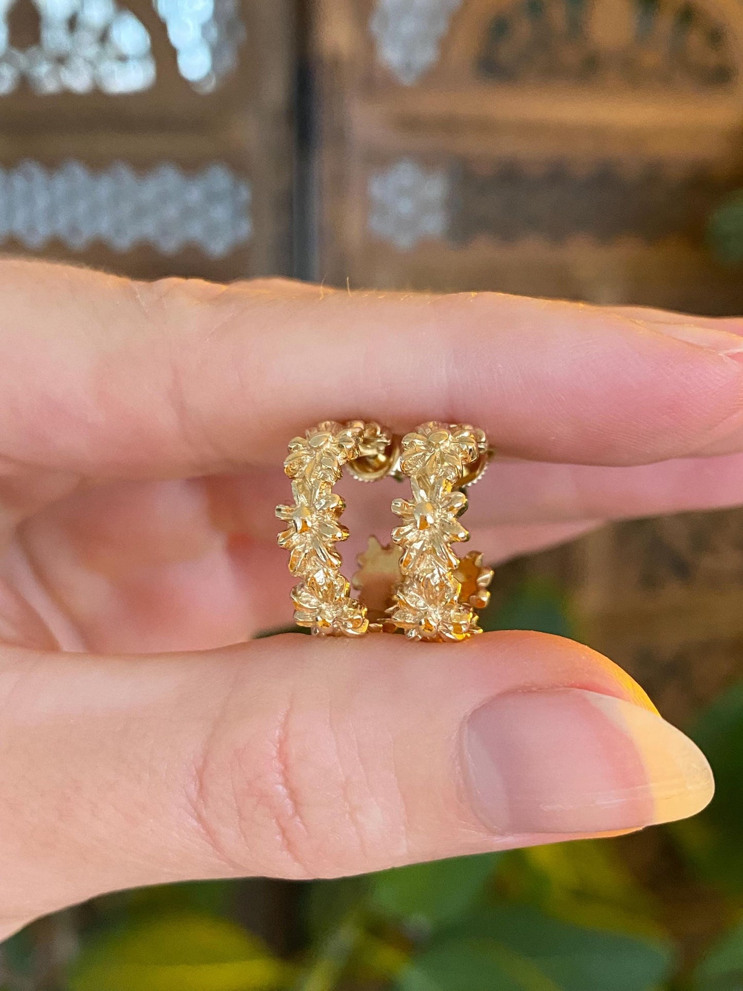 Vintage Solid 14k Yellow Gold Floral Hoop Earrings