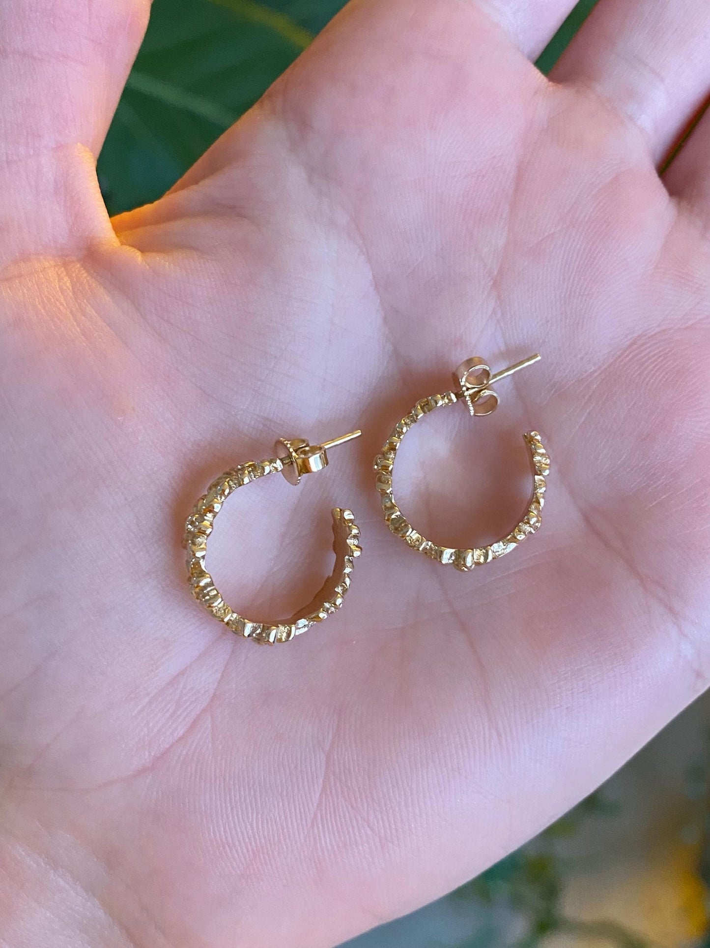Vintage Solid 14k Yellow Gold Floral Hoop Earrings