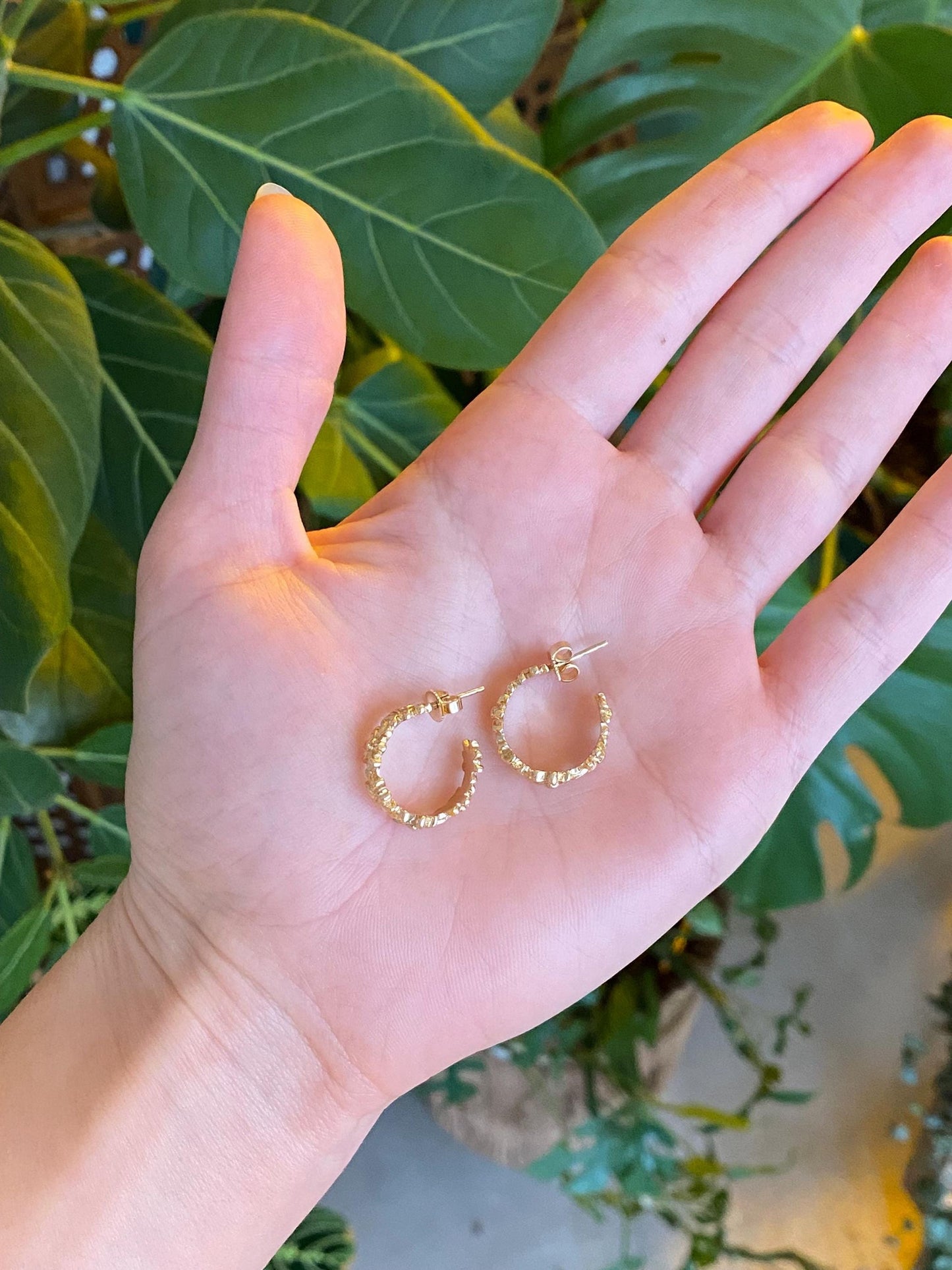 Vintage Solid 14k Yellow Gold Floral Hoop Earrings