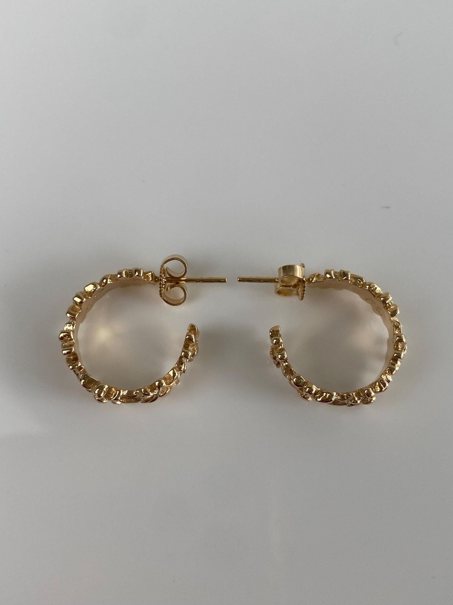 Vintage Solid 14k Yellow Gold Floral Hoop Earrings