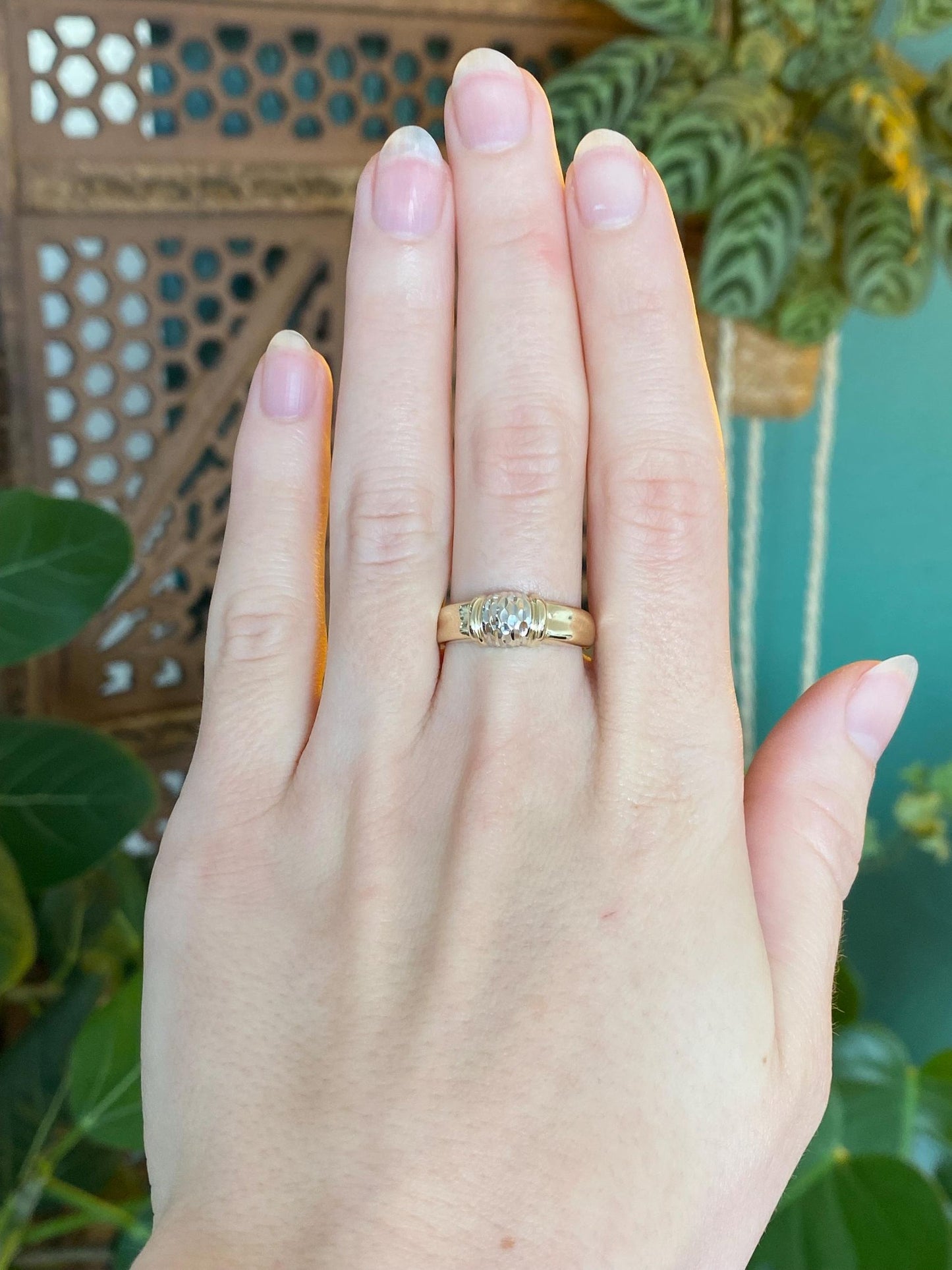 Vintage Solid 14k White & Yellow Gold Diamond Cut Ring Band - Size 7.75