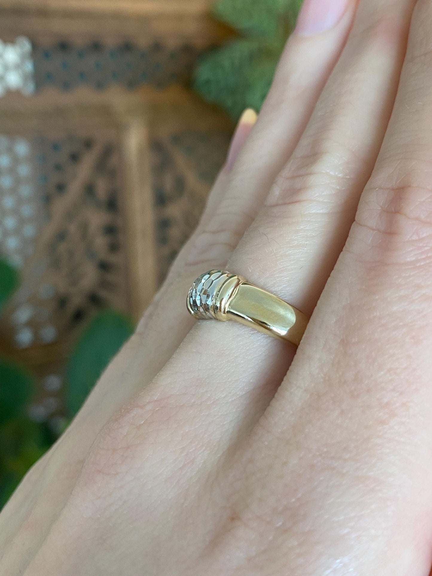 Vintage Solid 14k White & Yellow Gold Diamond Cut Ring Band - Size 7.75