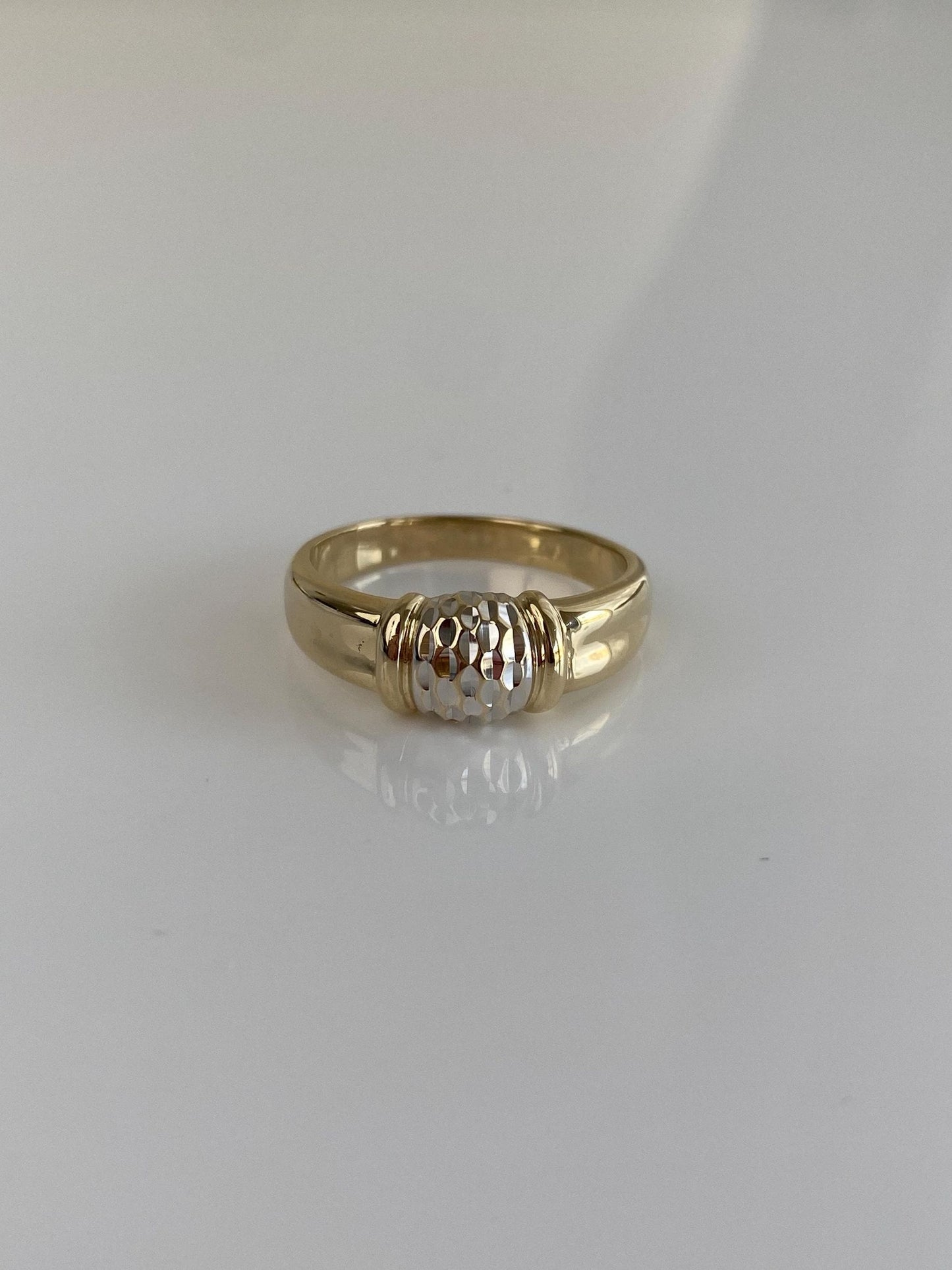 Vintage Solid 14k White & Yellow Gold Diamond Cut Ring Band - Size 7.75