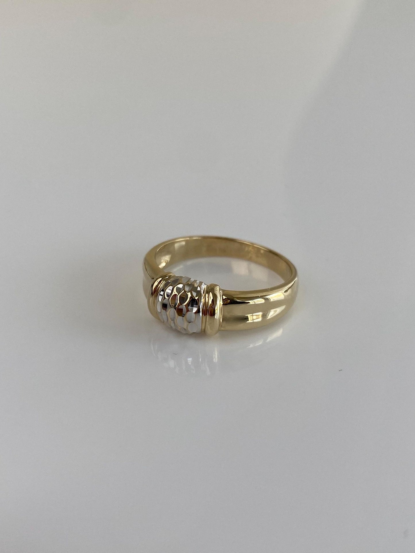 Vintage Solid 14k White & Yellow Gold Diamond Cut Ring Band - Size 7.75