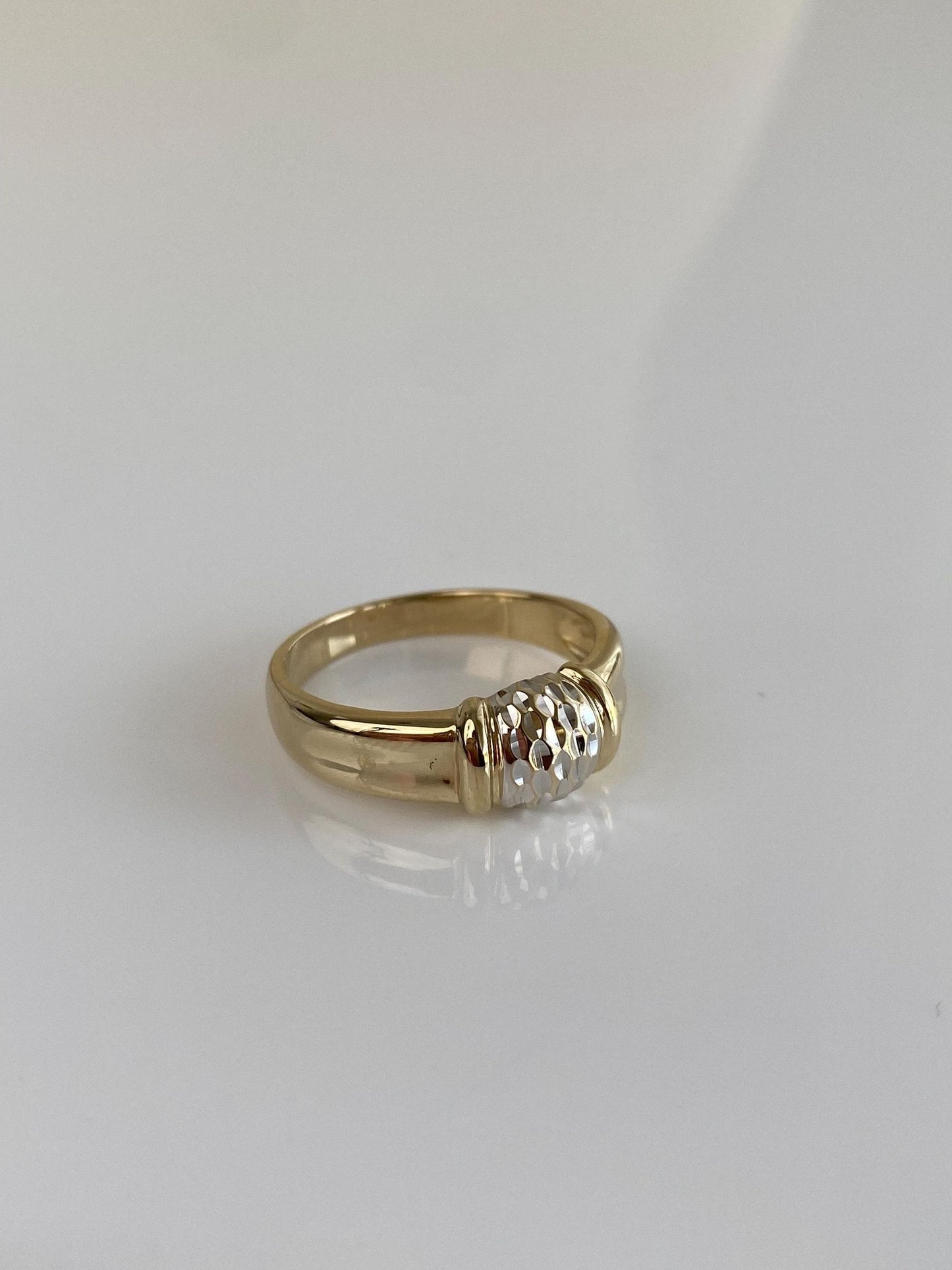 Vintage Solid 14k White & Yellow Gold Diamond Cut Ring Band - Size 7.75