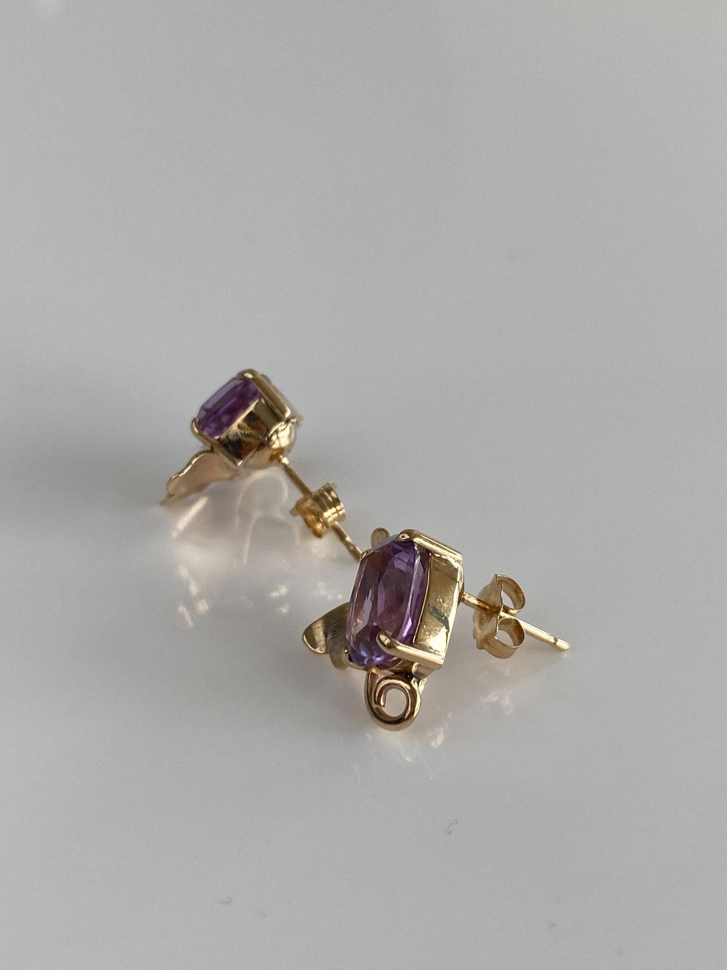 Vintage Solid 14k Yellow Gold Amethyst Leaves Stud Earrings