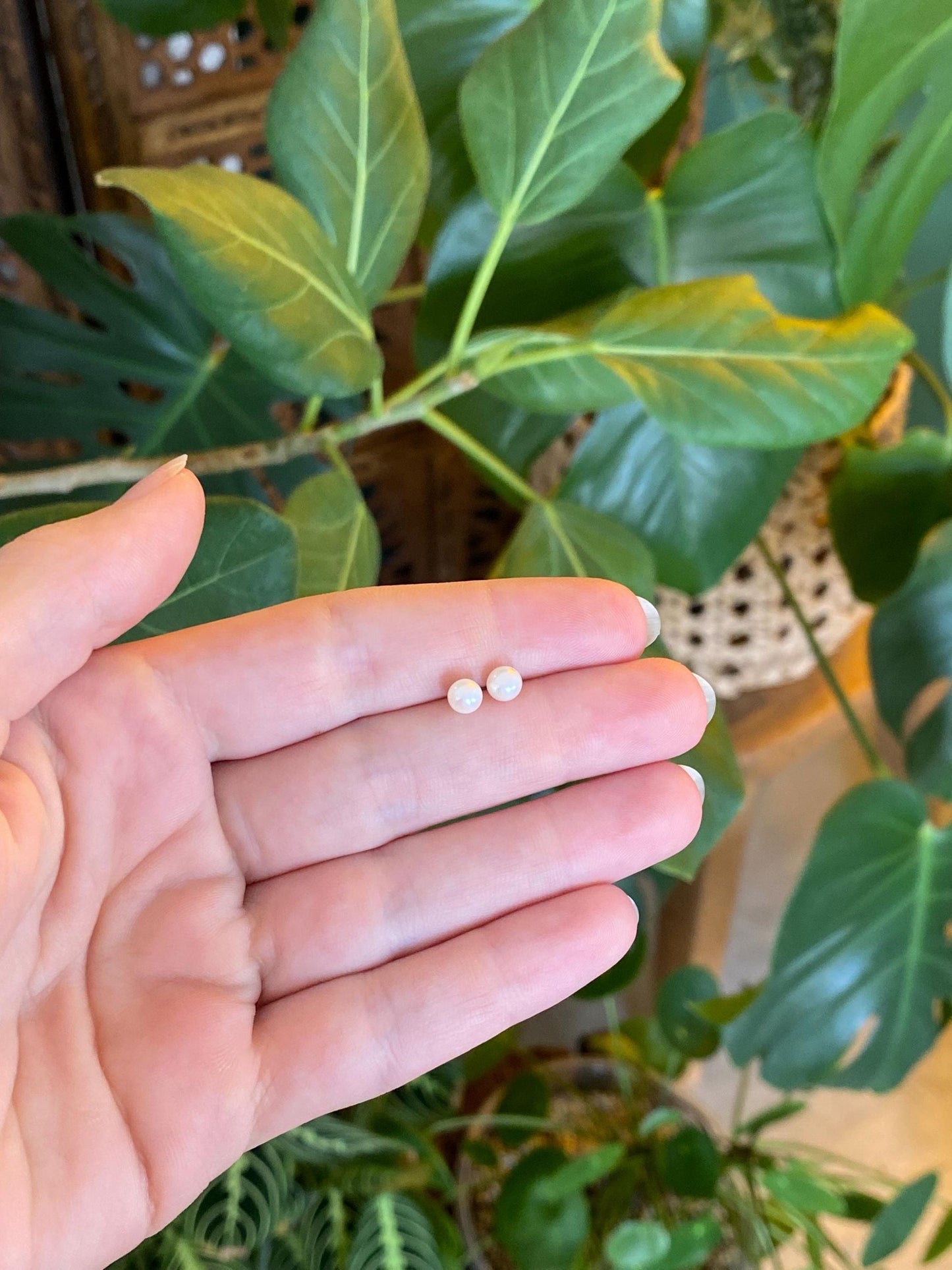 Vintage Solid 14k Yellow Gold Pearl Stud Earrings