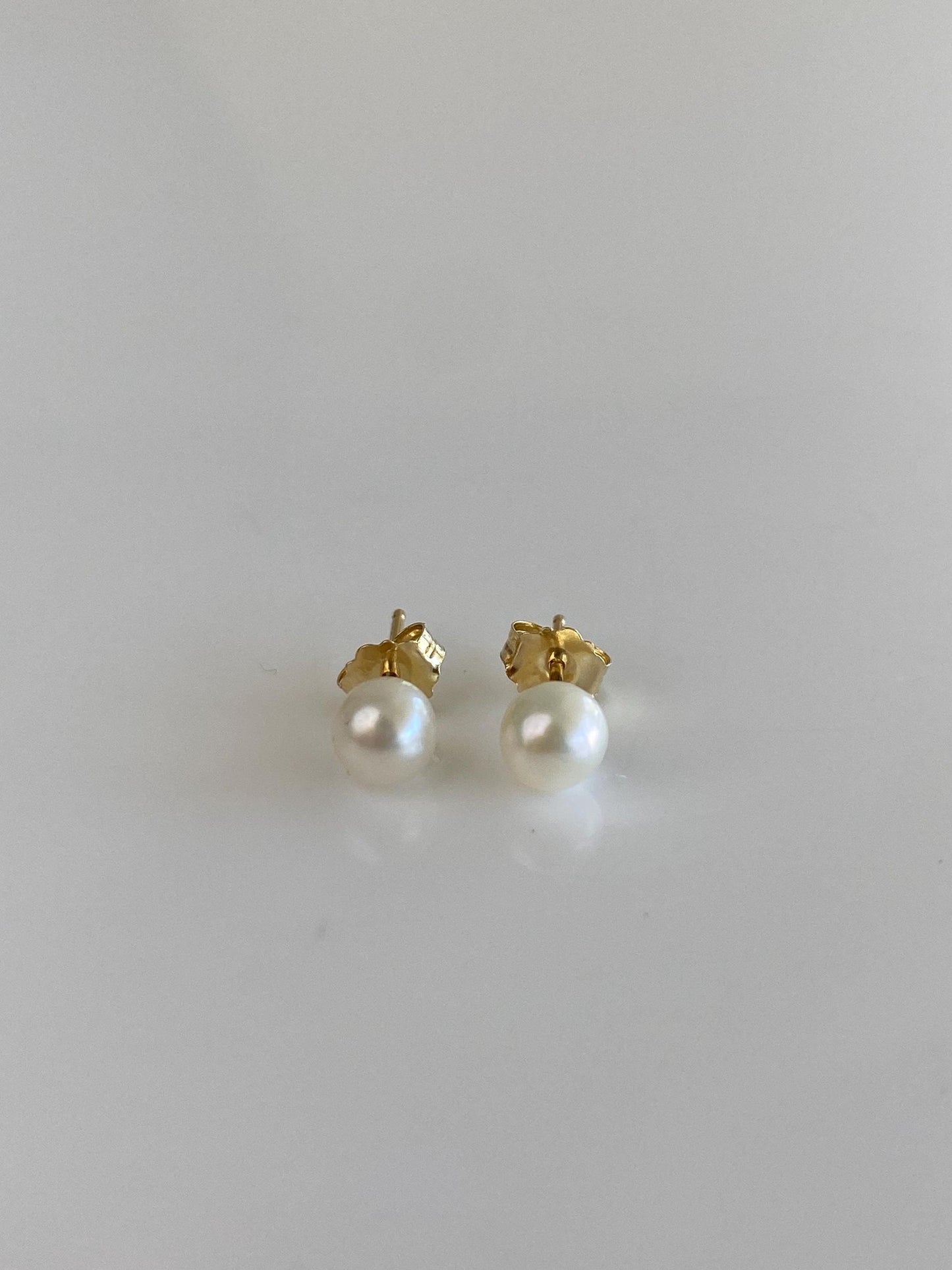 Vintage Solid 14k Yellow Gold Pearl Stud Earrings
