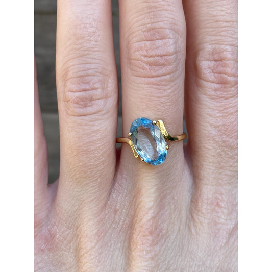 Solid 18k Yellow Gold Light Blue Cubic Zirconia Ring - Size 7.75