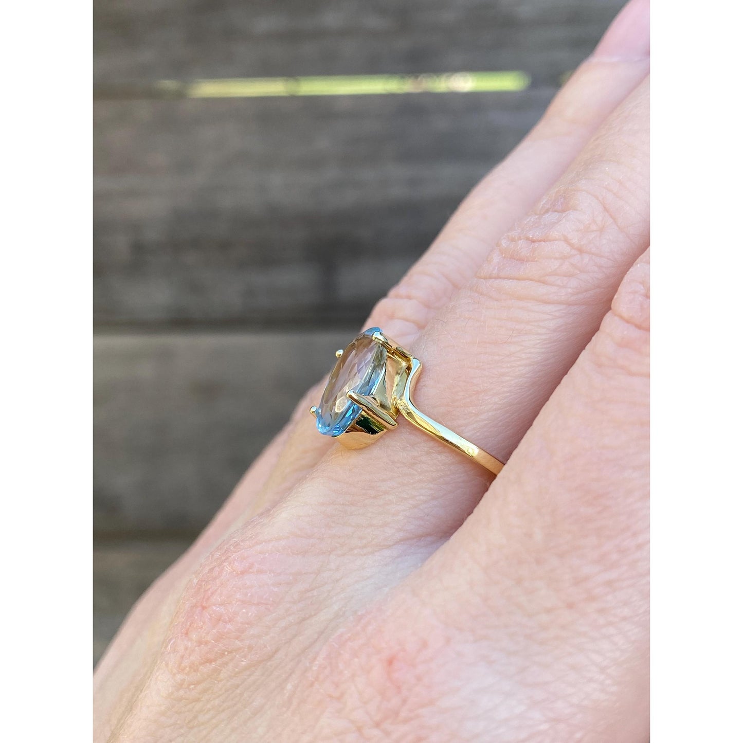 Solid 18k Yellow Gold Light Blue Cubic Zirconia Ring - Size 7.75