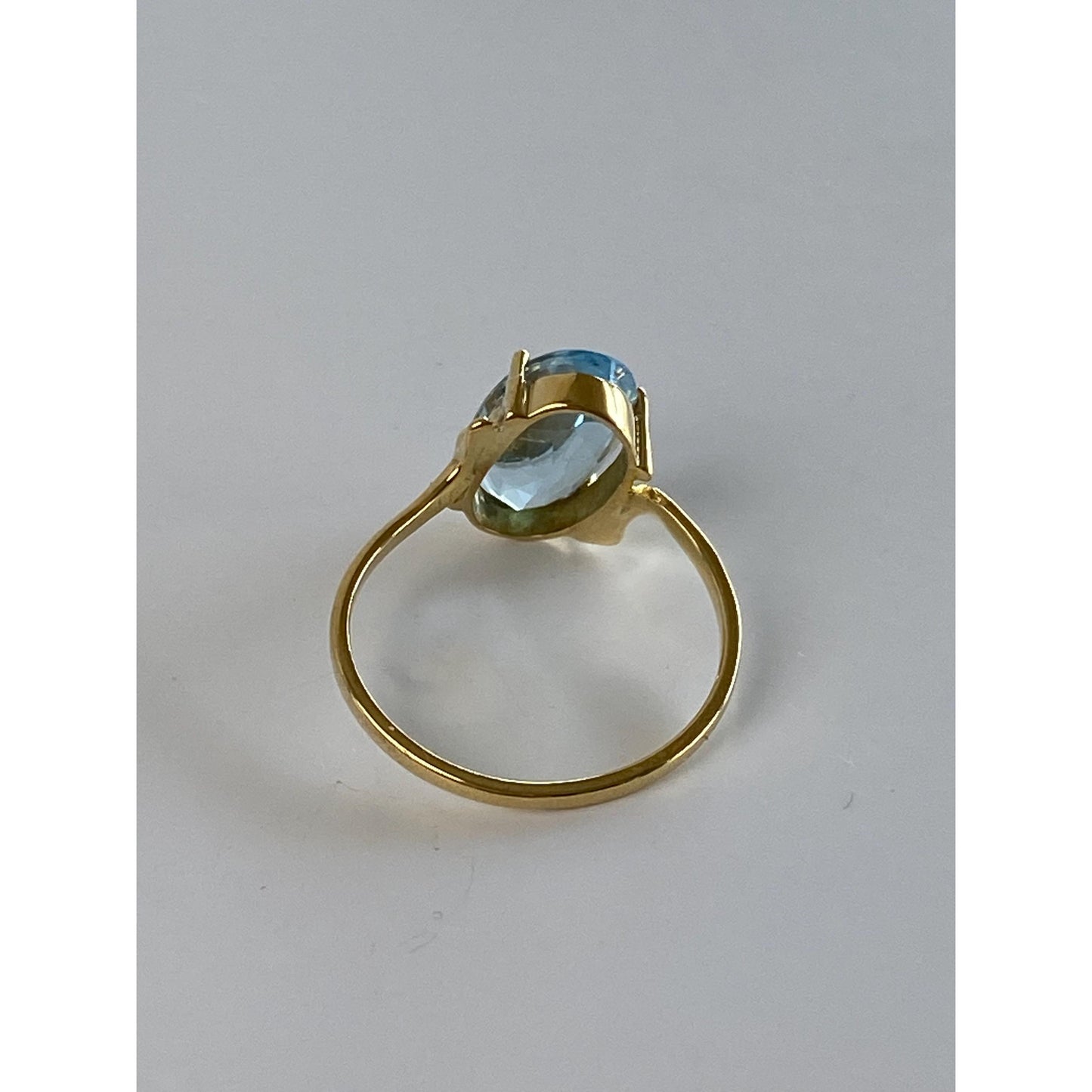 Solid 18k Yellow Gold Light Blue Cubic Zirconia Ring - Size 7.75