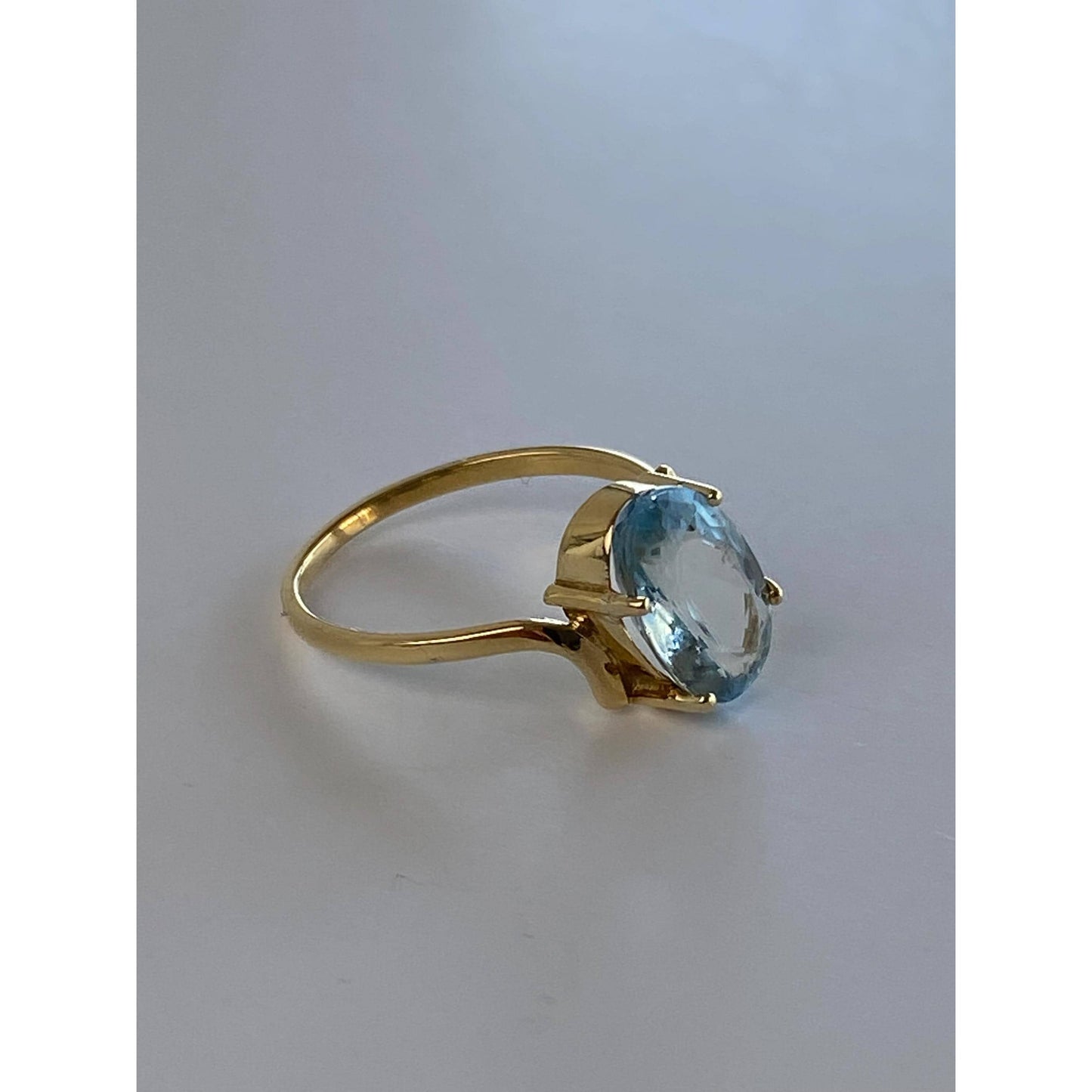Solid 18k Yellow Gold Light Blue Cubic Zirconia Ring - Size 7.75