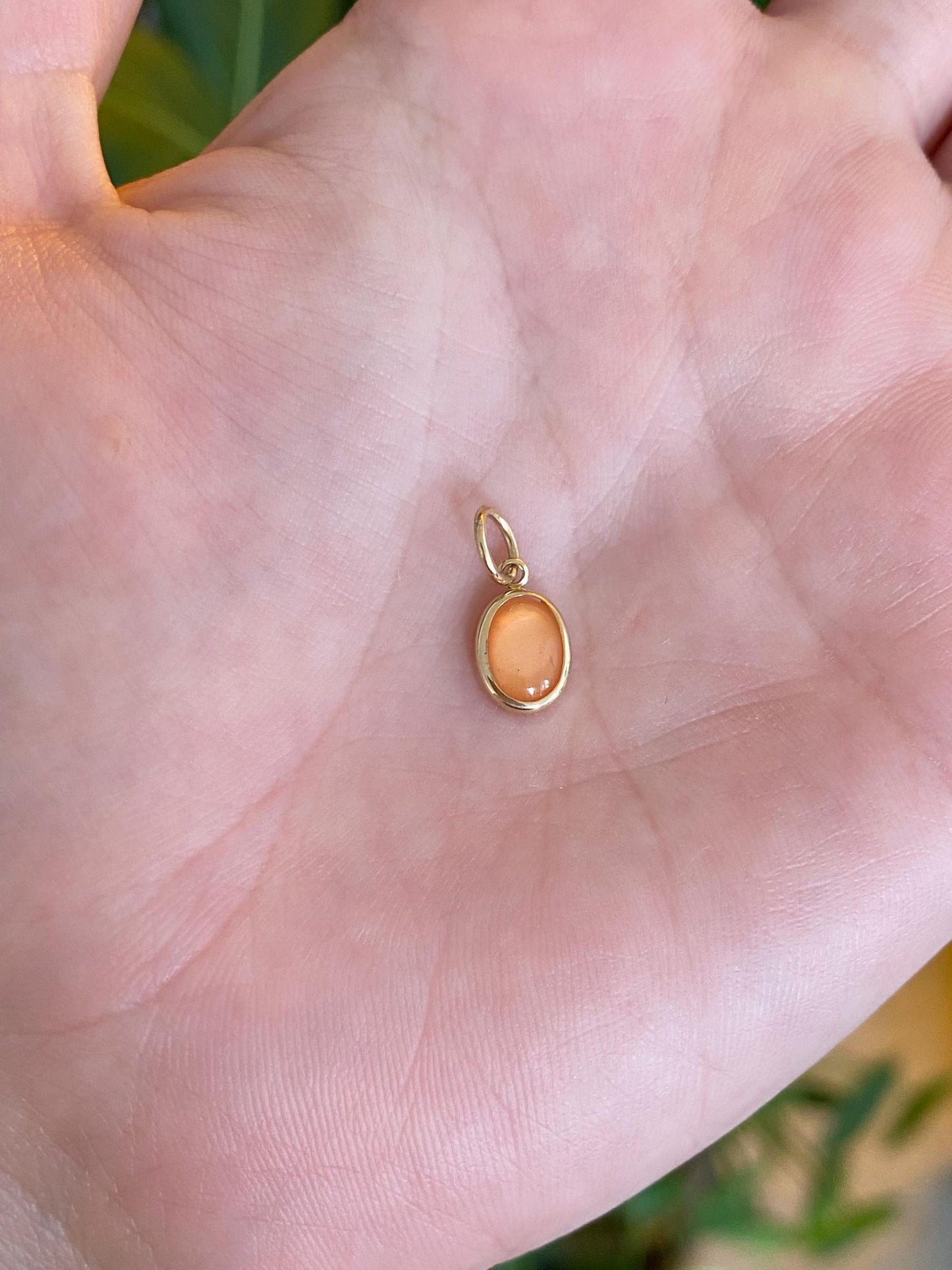 Vintage Solid 14k Yellow Gold Orange Cover Mother Of Pearl Charm