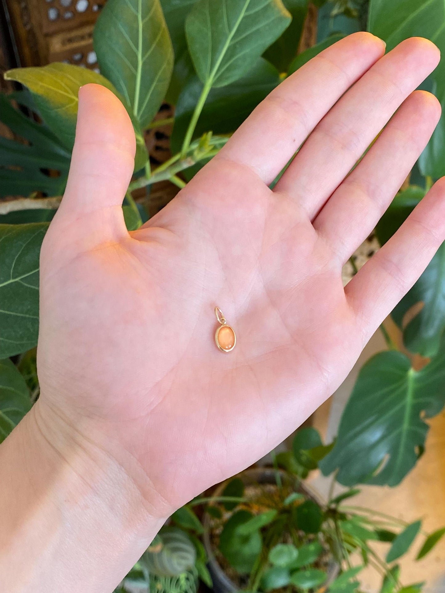 Vintage Solid 14k Yellow Gold Orange Cover Mother Of Pearl Charm