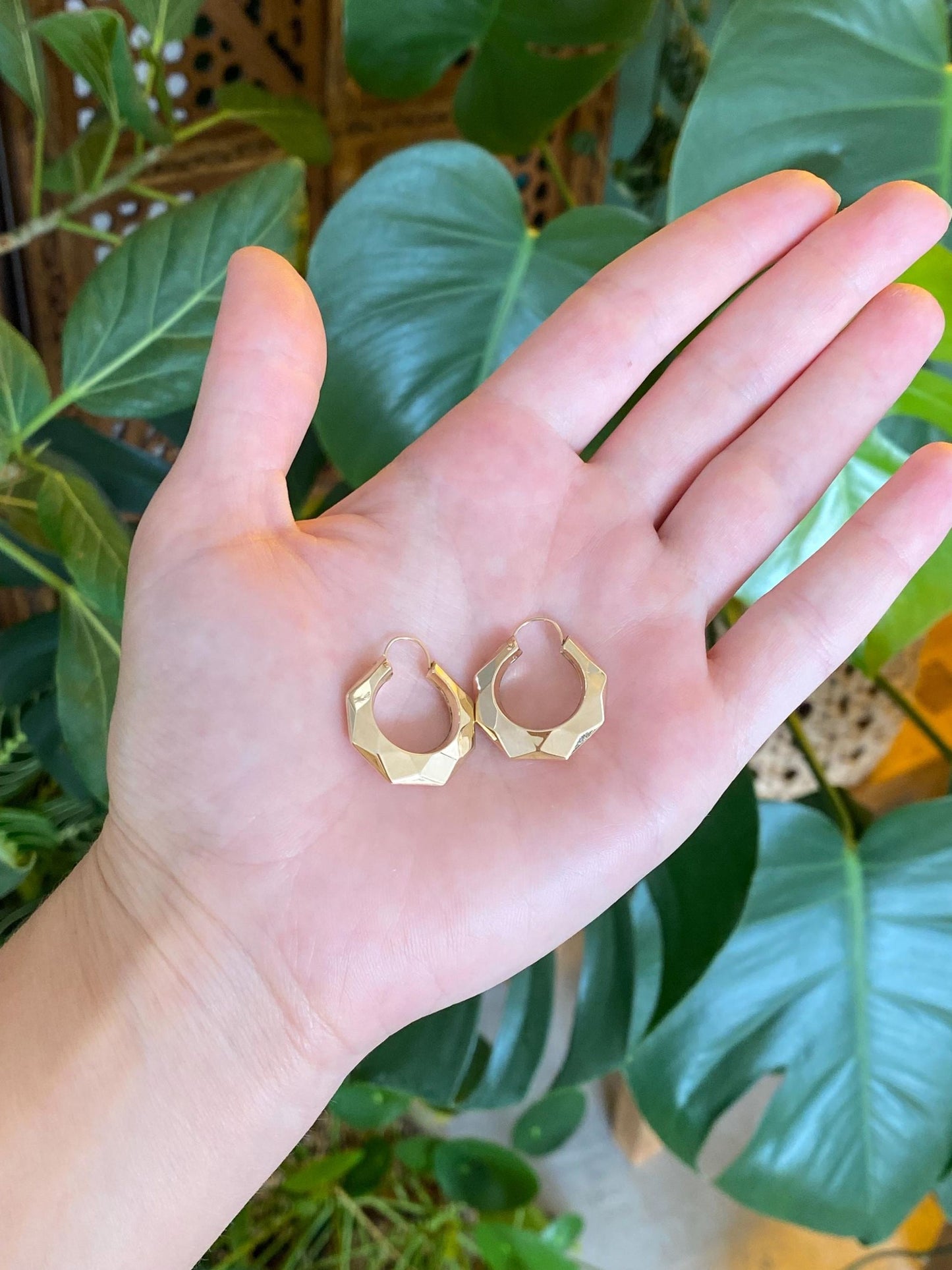 Vintage 10k Yellow Gold Faceted Hoop Earrings