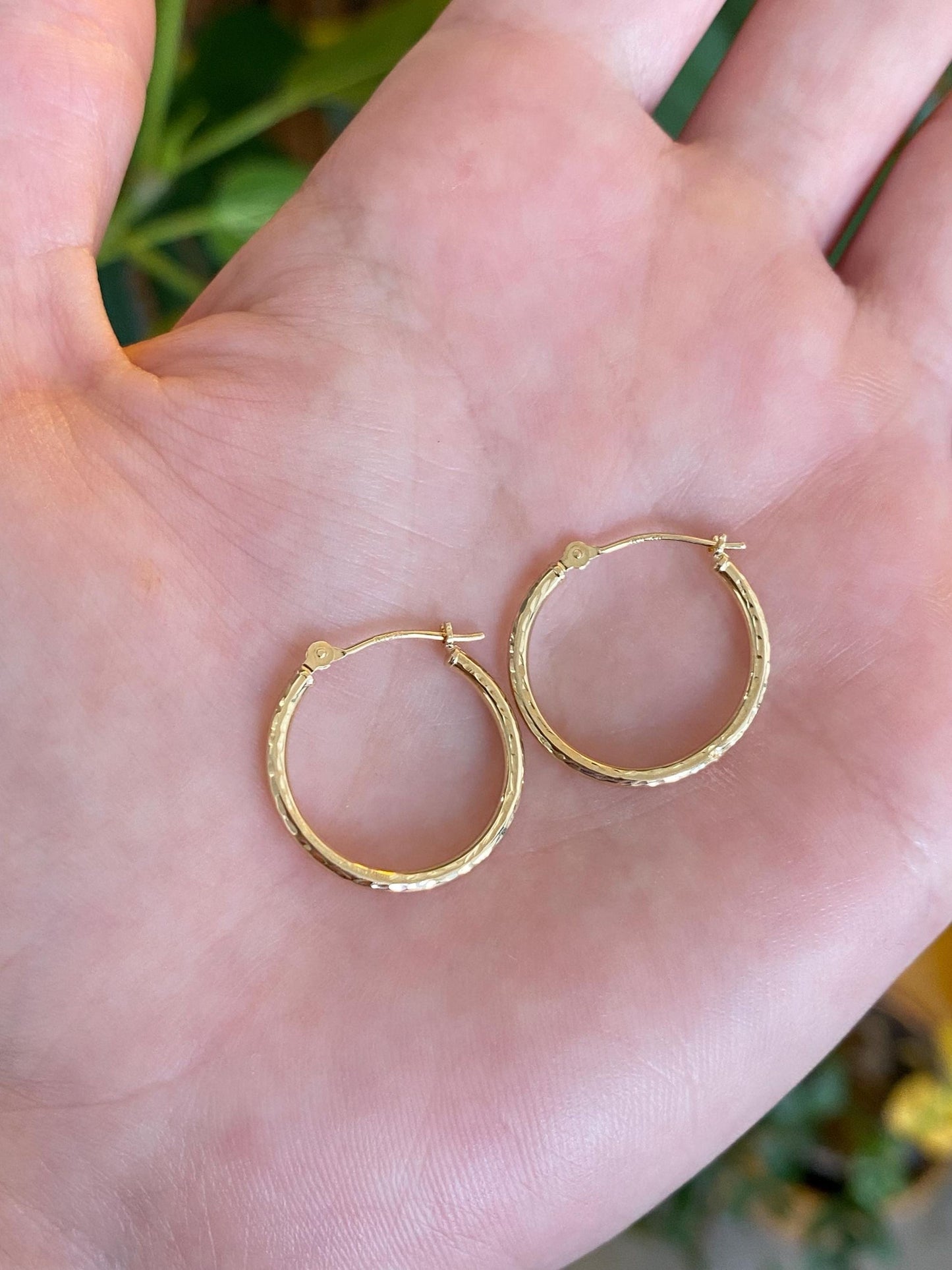 Vintage 14k Yellow Gold Diamond Cut Hoop Earrings