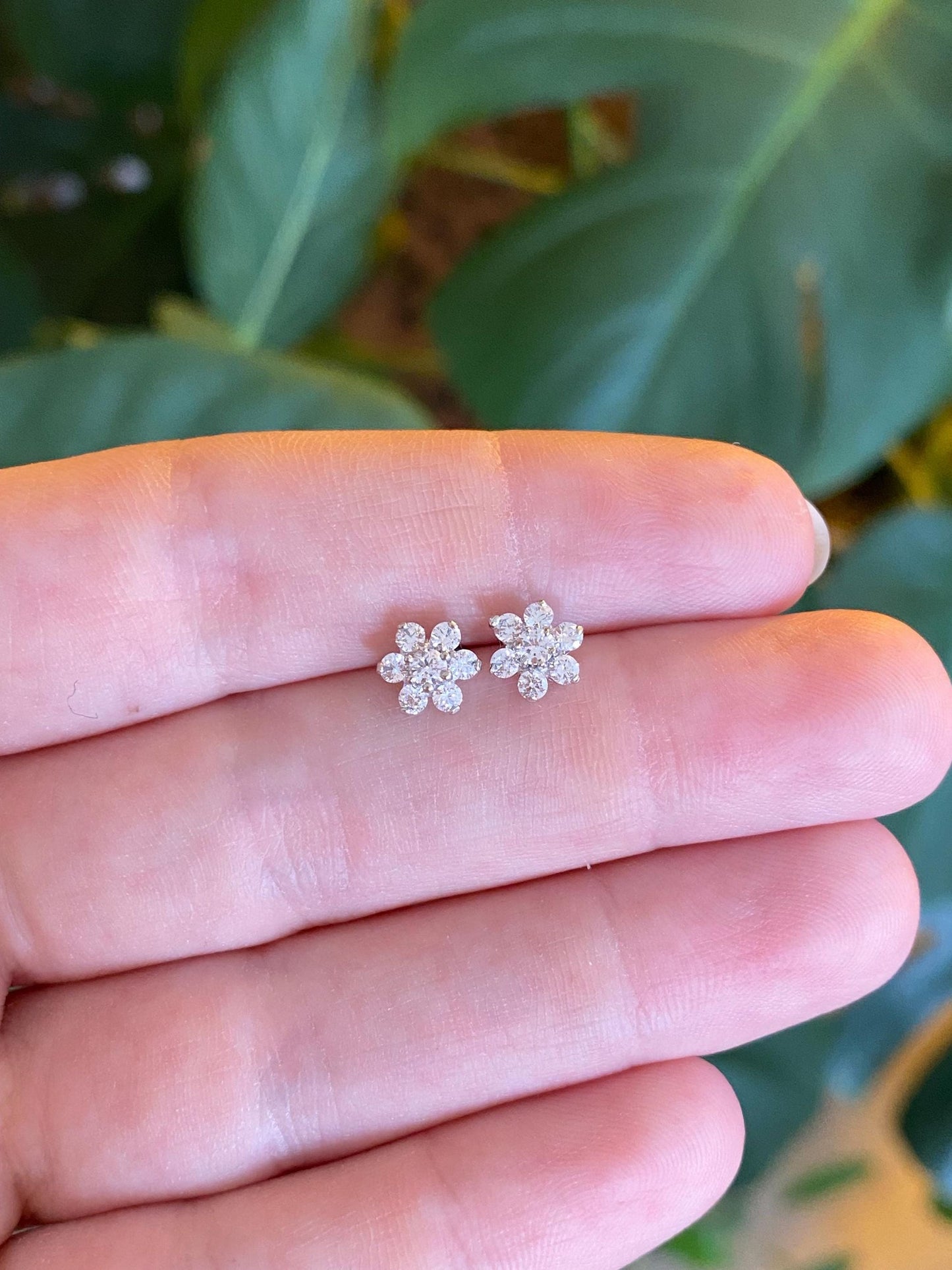 Vintage Solid 14k White Gold Clear Cubic Zirconia Flower Stud Earrings