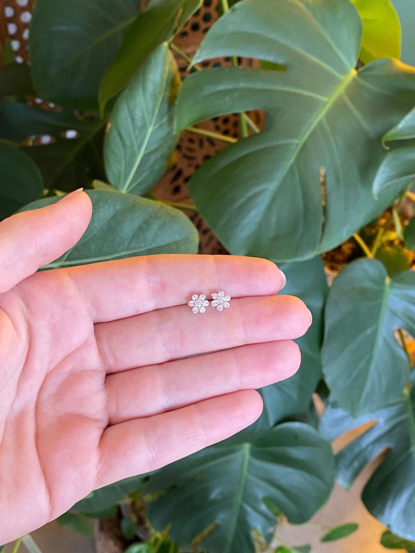 Vintage Solid 14k White Gold Clear Cubic Zirconia Flower Stud Earrings
