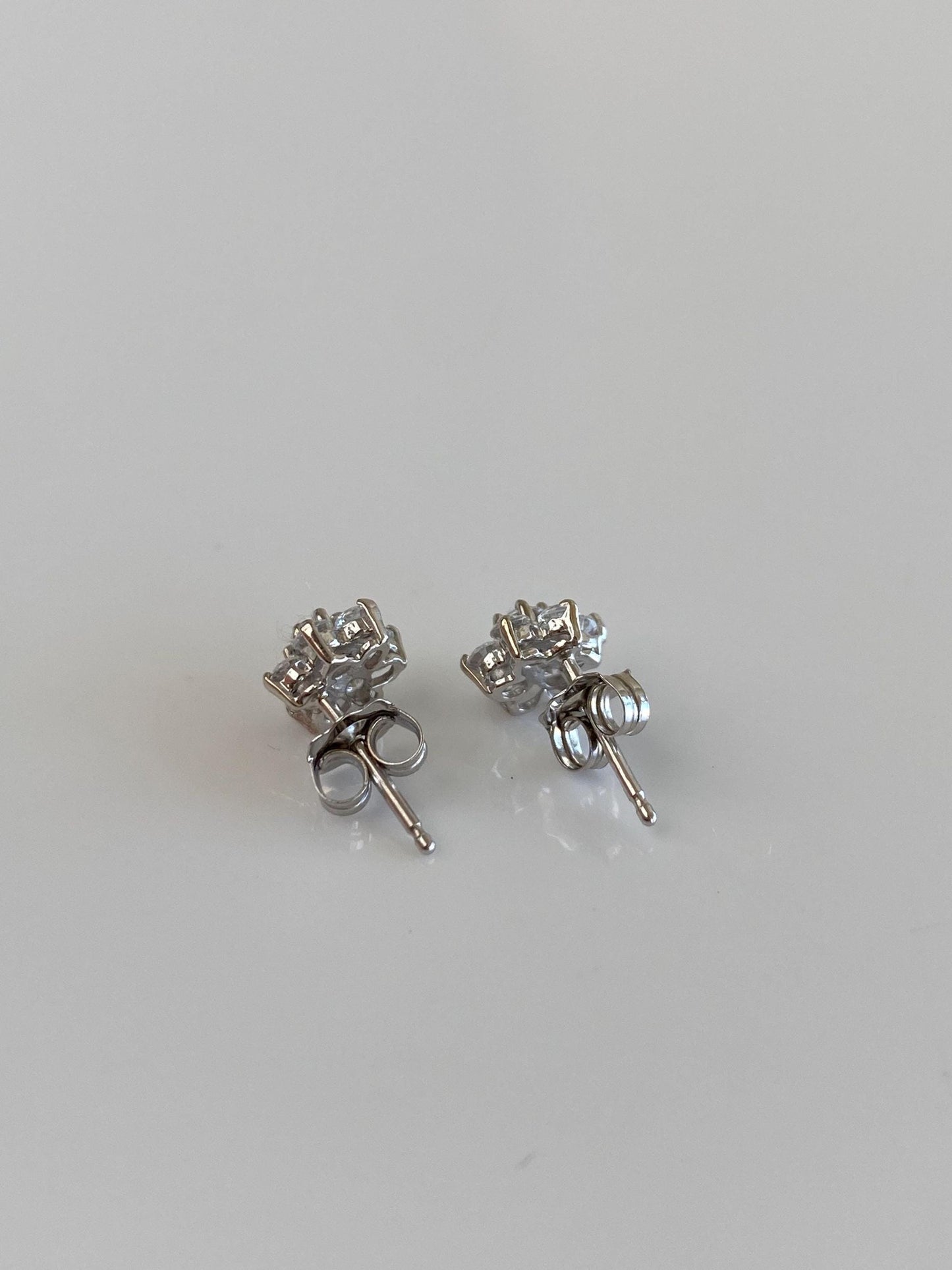 Vintage Solid 14k White Gold Clear Cubic Zirconia Flower Stud Earrings