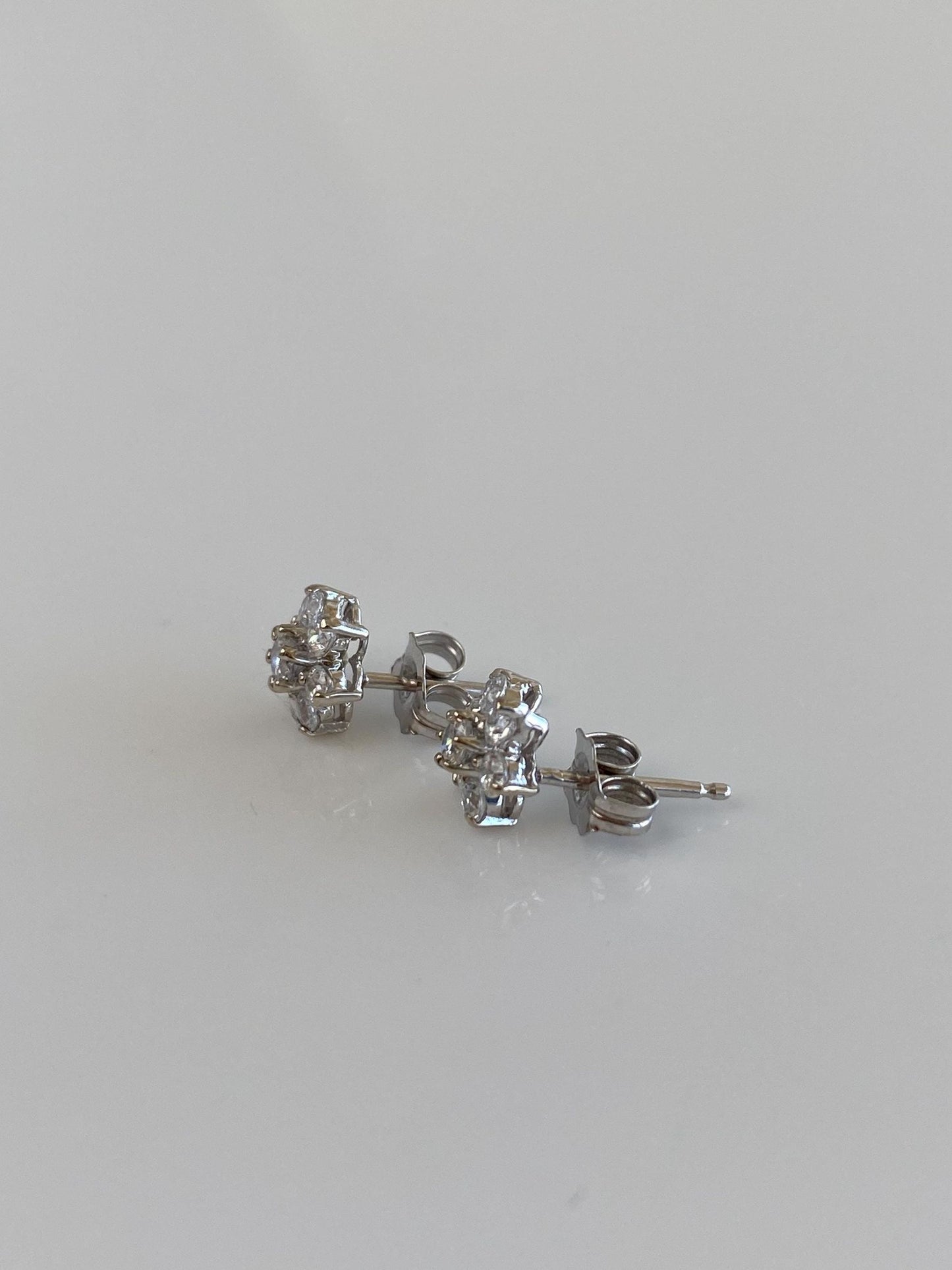 Vintage Solid 14k White Gold Clear Cubic Zirconia Flower Stud Earrings