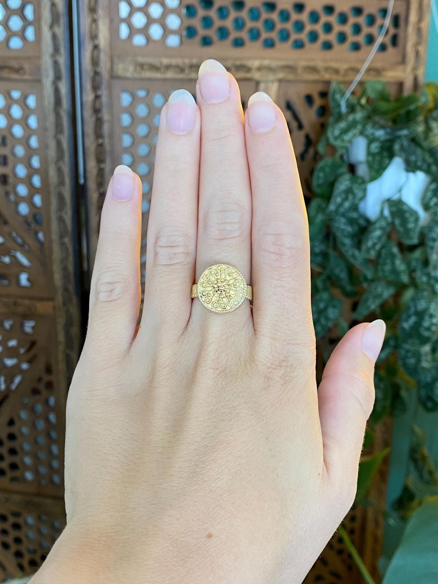 Vintage Solid 18k Yellow Gold Filigree Granuales Ring - Size 6.75