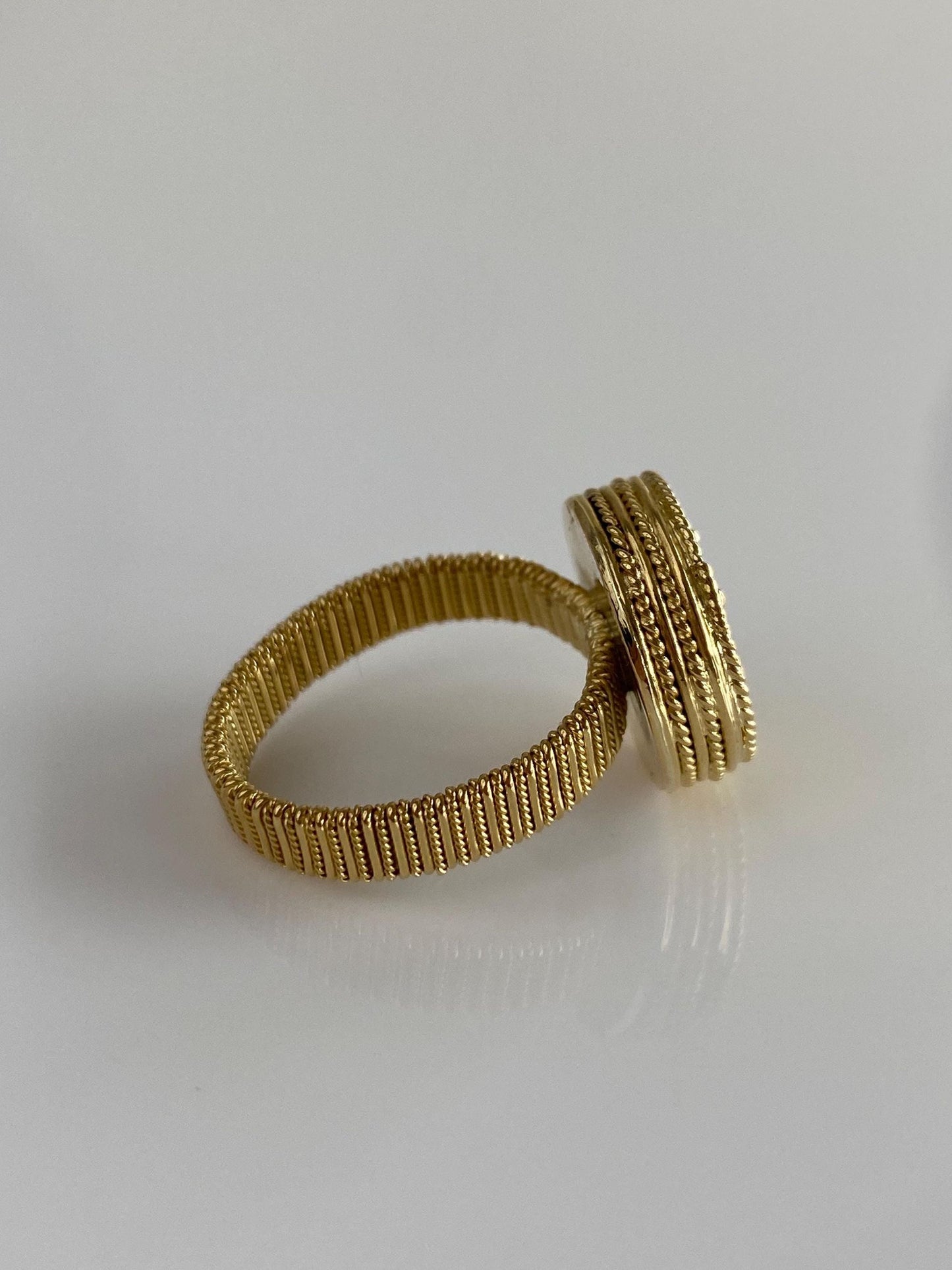 Vintage Solid 18k Yellow Gold Filigree Granuales Ring - Size 6.75
