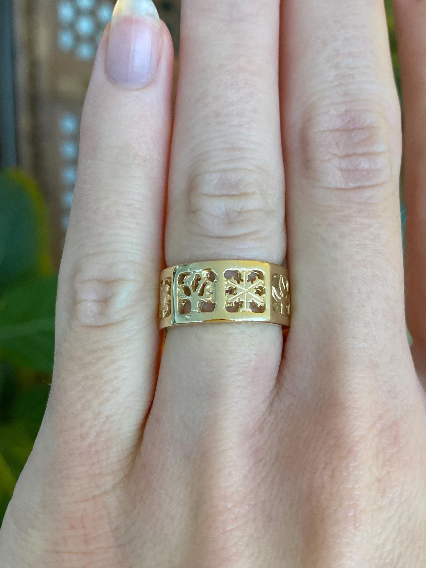 Vintage Solid 14k Yellow Gold Seasons Ring Band - Size 4.5