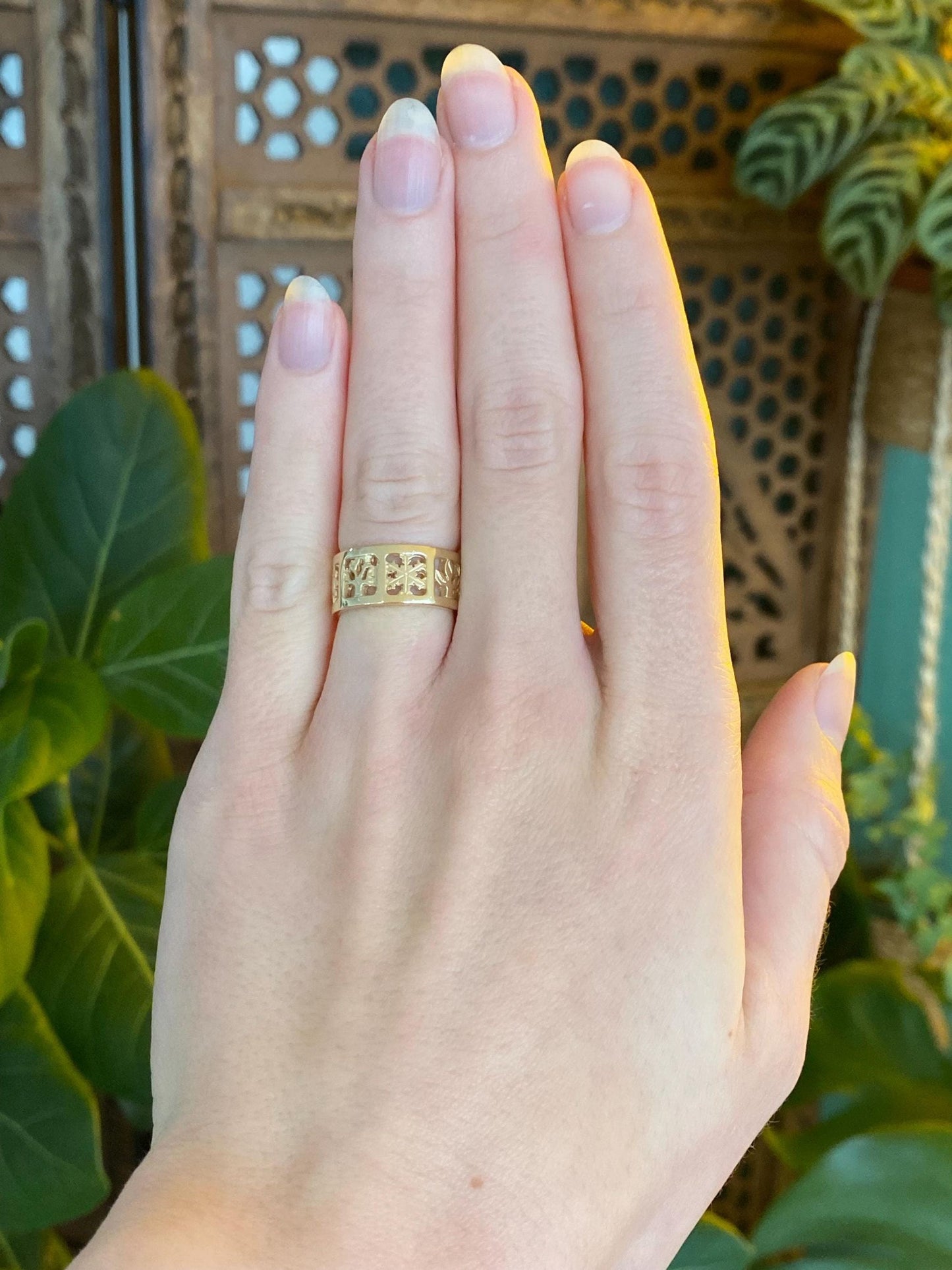 Vintage Solid 14k Yellow Gold Seasons Ring Band - Size 4.5