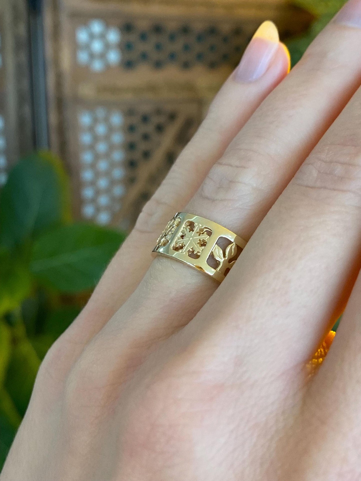 Vintage Solid 14k Yellow Gold Seasons Ring Band - Size 4.5