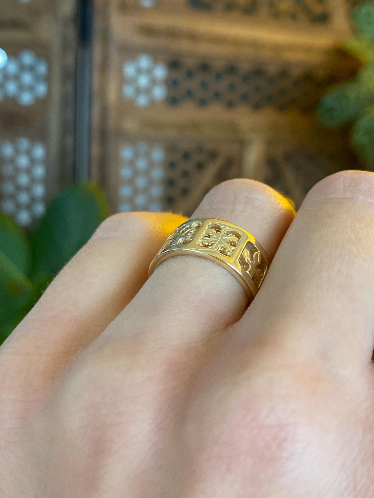 Vintage Solid 14k Yellow Gold Seasons Ring Band - Size 4.5