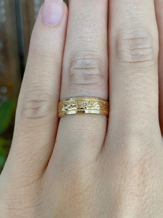 Vintage Solid 14k Yellow Gold Designed Floral Engraved Ring Band - Size 5.75