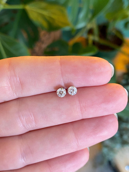 Vintage Solid 14k White Gold Clear Cubic Zirconia Stud Earrings