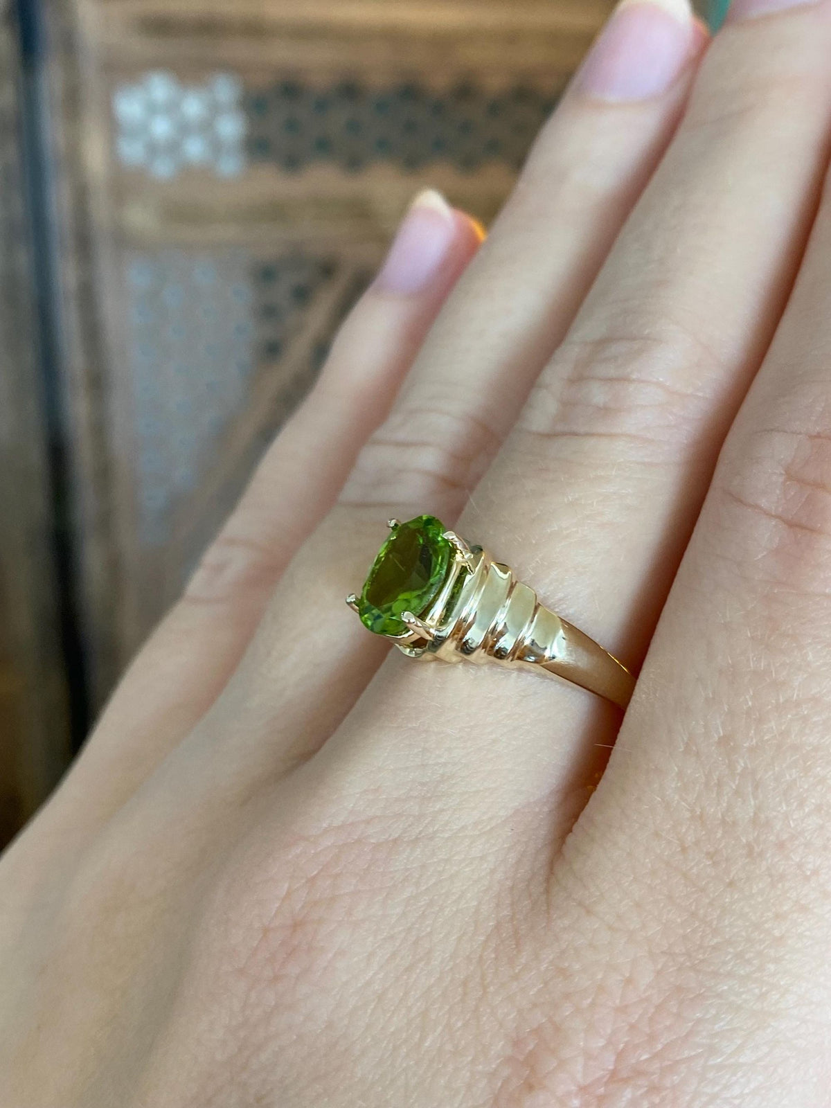 Solid 14k Yellow Gold Peridot Scalloped Ring - Size 7.75
